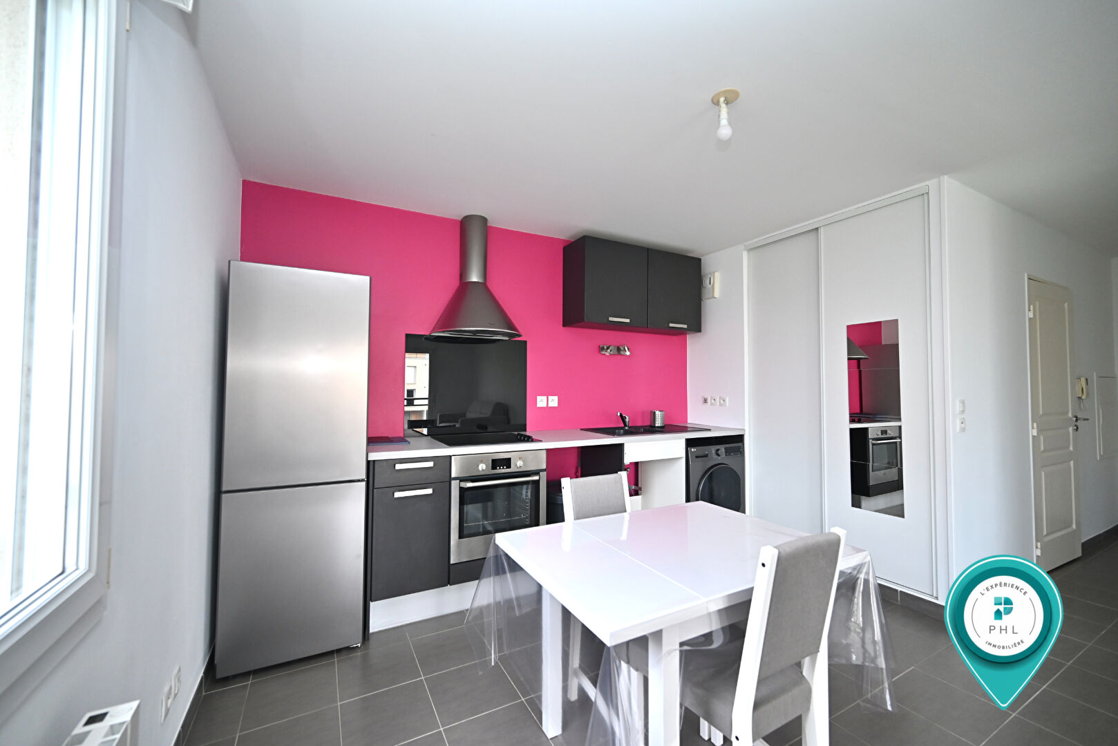Photo A FLEURY-SUR-ORNE, APPARTEMENT MEUBLE 1 PIECE DE 37 M² AVEC PLACE DE PARKING EXTERIEURE PRIVATIVE image 5/6