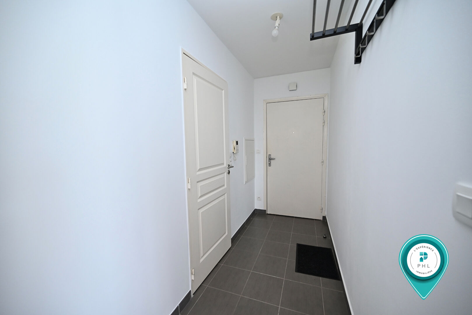 Photo A FLEURY-SUR-ORNE, APPARTEMENT MEUBLE 1 PIECE DE 37 M² AVEC PLACE DE PARKING EXTERIEURE PRIVATIVE image 6/6