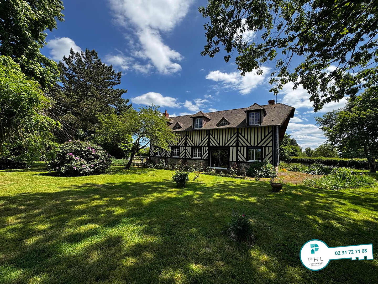 A VIMOUTIER PROPRIETE STYLE NORMAND 204 M² AVEC 8 HECTARES 91 ARES 76 CENTIARES
