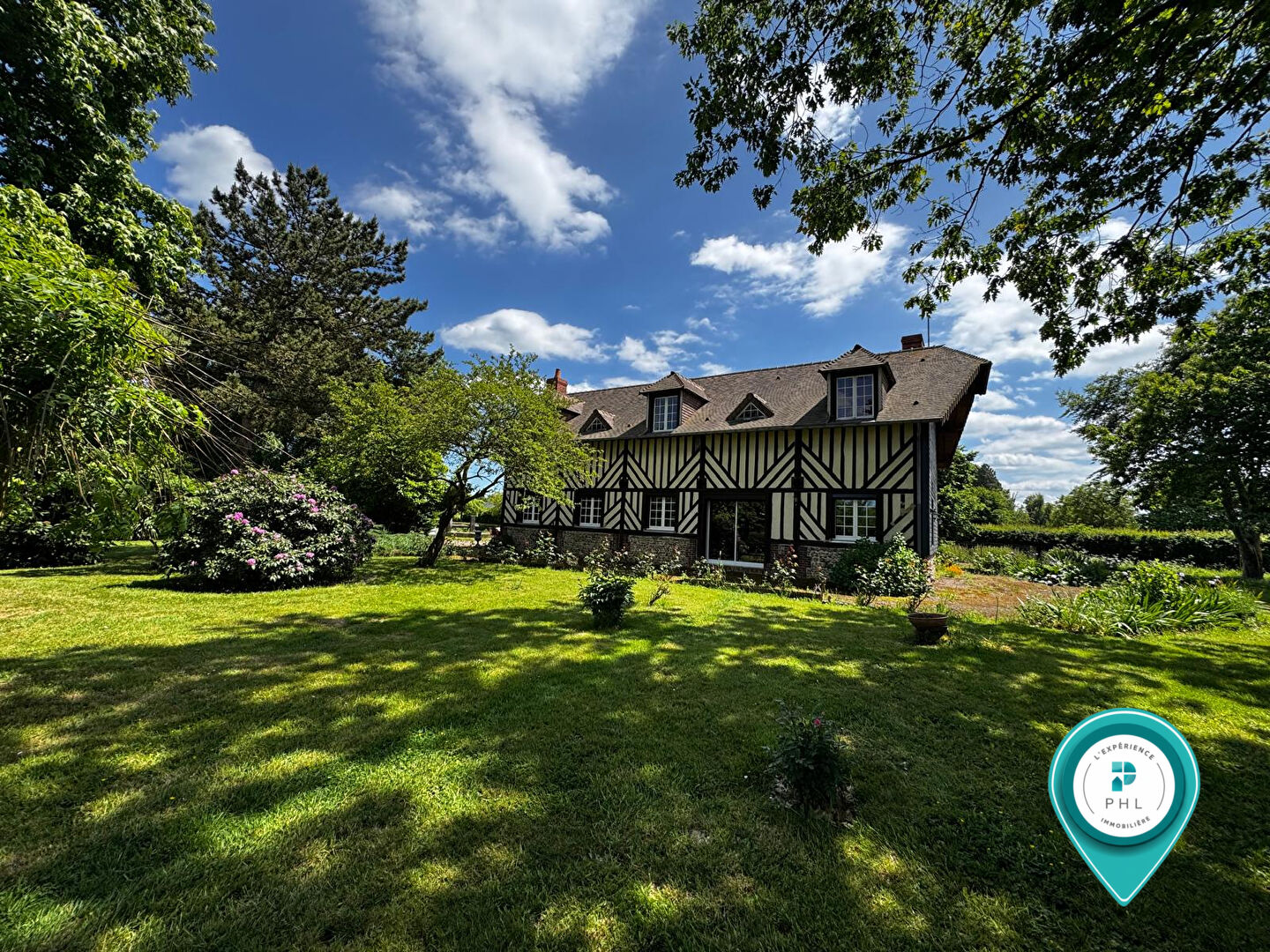 A VIMOUTIER PROPRIETE STYLE NORMAND 204 M² AVEC 8 HECTARES 91 ARES 76 CENTIARES