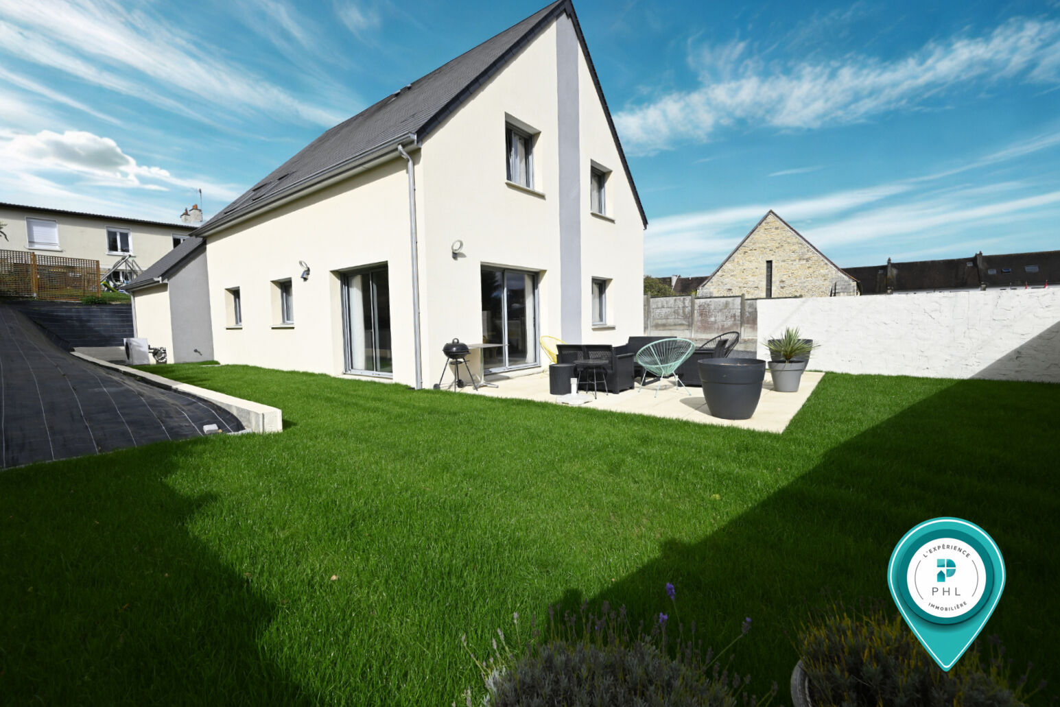 MAISON RÉCENTE RT2012 6 PIECES DE 137 M² AVEC GARAGE SUR UN TERRAIN DE 595 M².