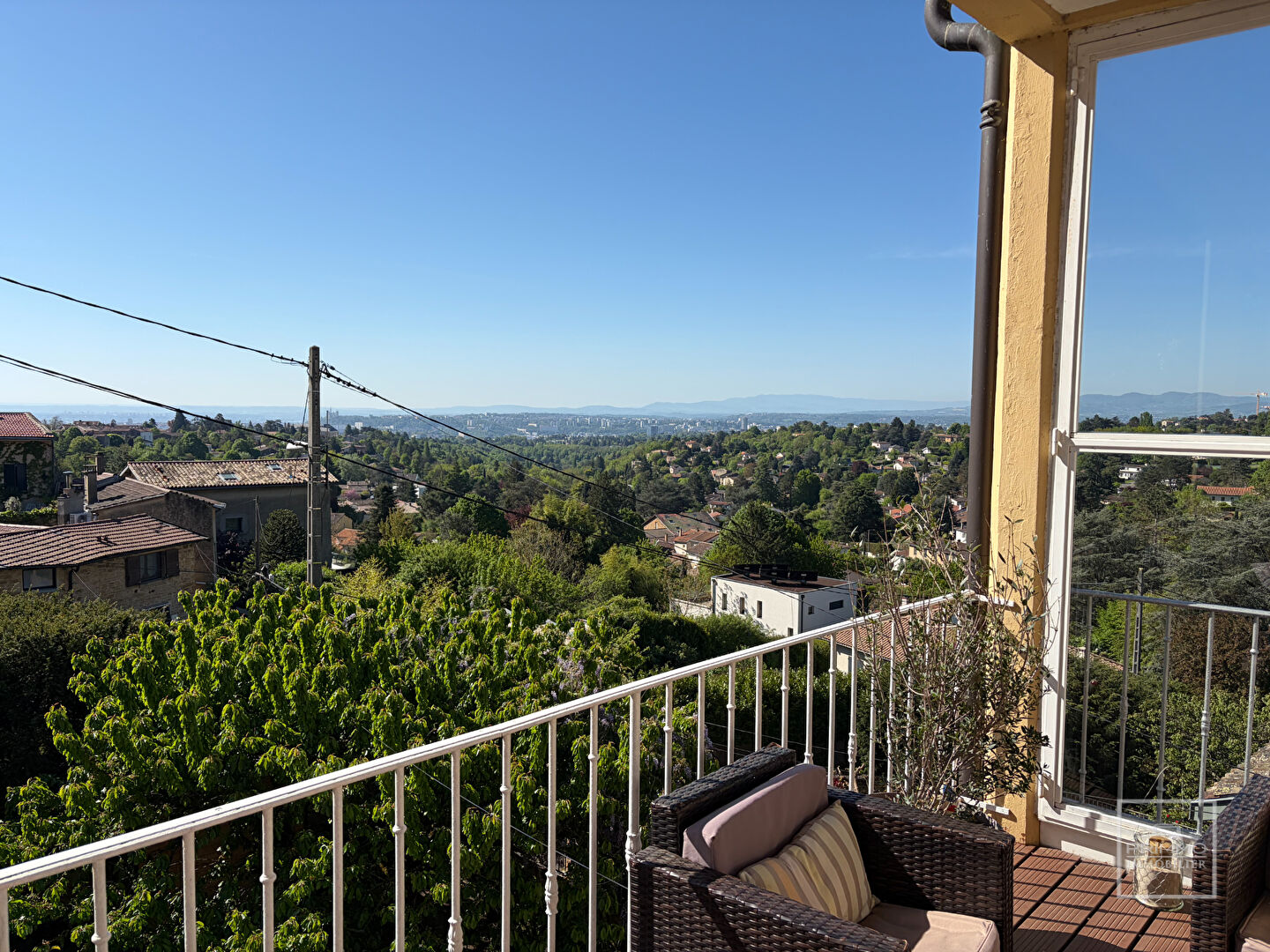 Saint Cyr au Mont d'Or, dans bâtisse ancienne, duplex de 137m², terrasse, jardin, garage