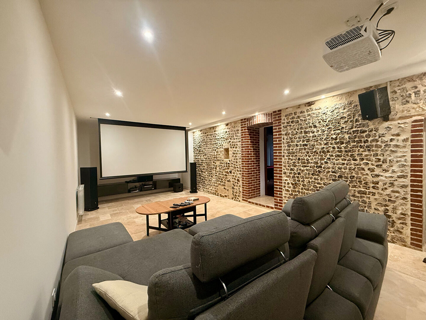 Progressia Immobilier - CRIQUETOT-L'ESNEVAL - CHARME & ESPACE - Maison familiale de 281 m² avec jardin et garage double