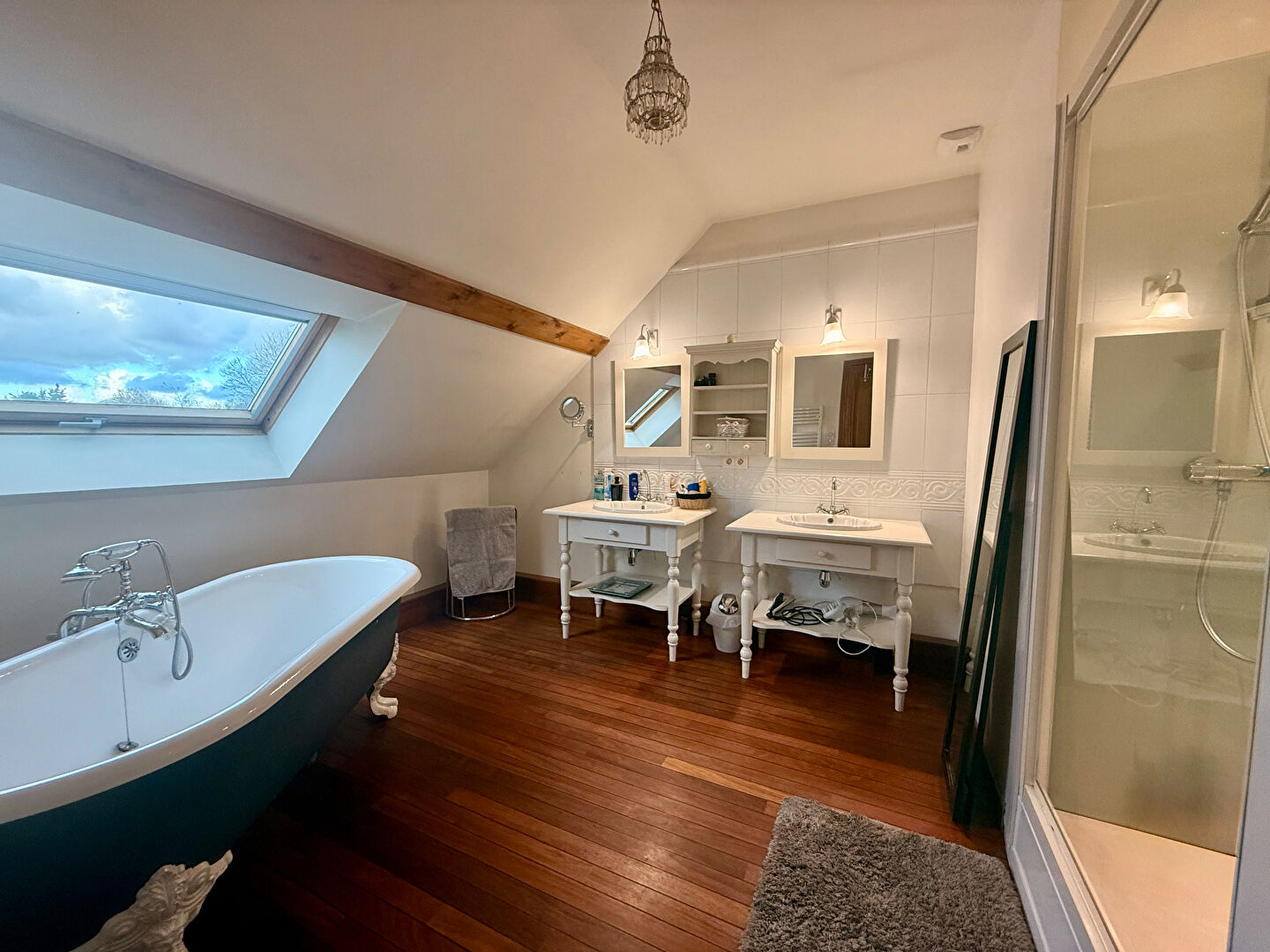 Progressia Immobilier - CRIQUETOT-L'ESNEVAL - CHARME & ESPACE - Maison familiale de 281 m² avec jardin et garage double