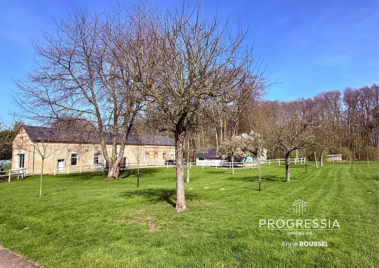 Progressia Immobilier - TOCQUEVILLE-LES-MURS /CHARME & ESPACE - Maison de caractère avec dépendances