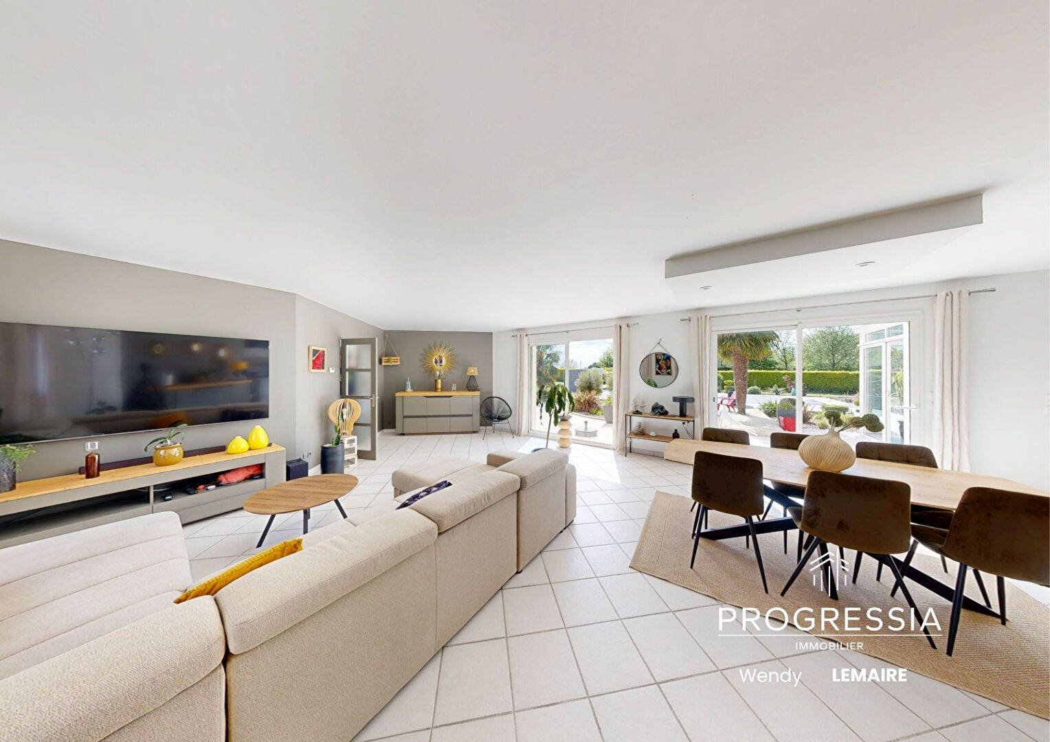 Progressia Immobilier - SAINT-AUBIN-ROUTOT - Maison familiale de 158 m² avec jardin, garages & piscine