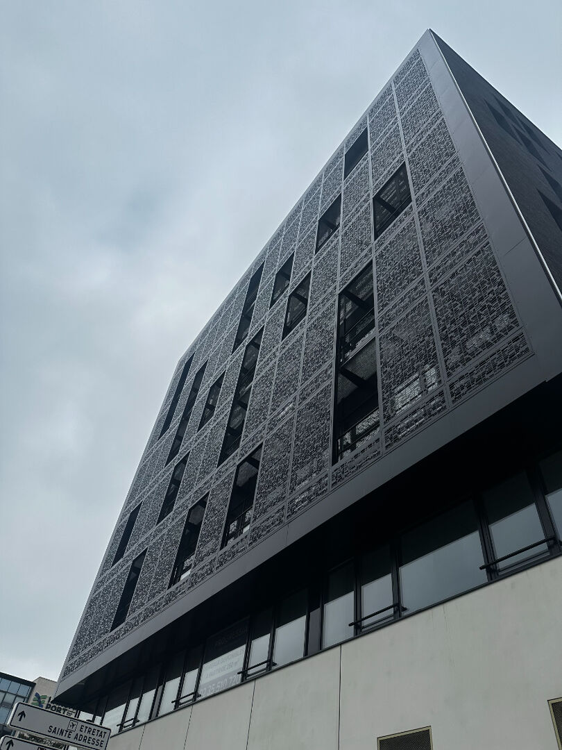 Bureaux 200m²  en entrée de ville