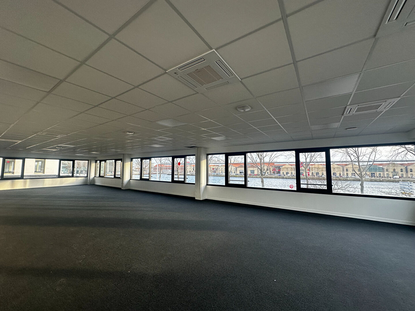 Progressia Immobilier - Bureaux 200m² en entrée de ville