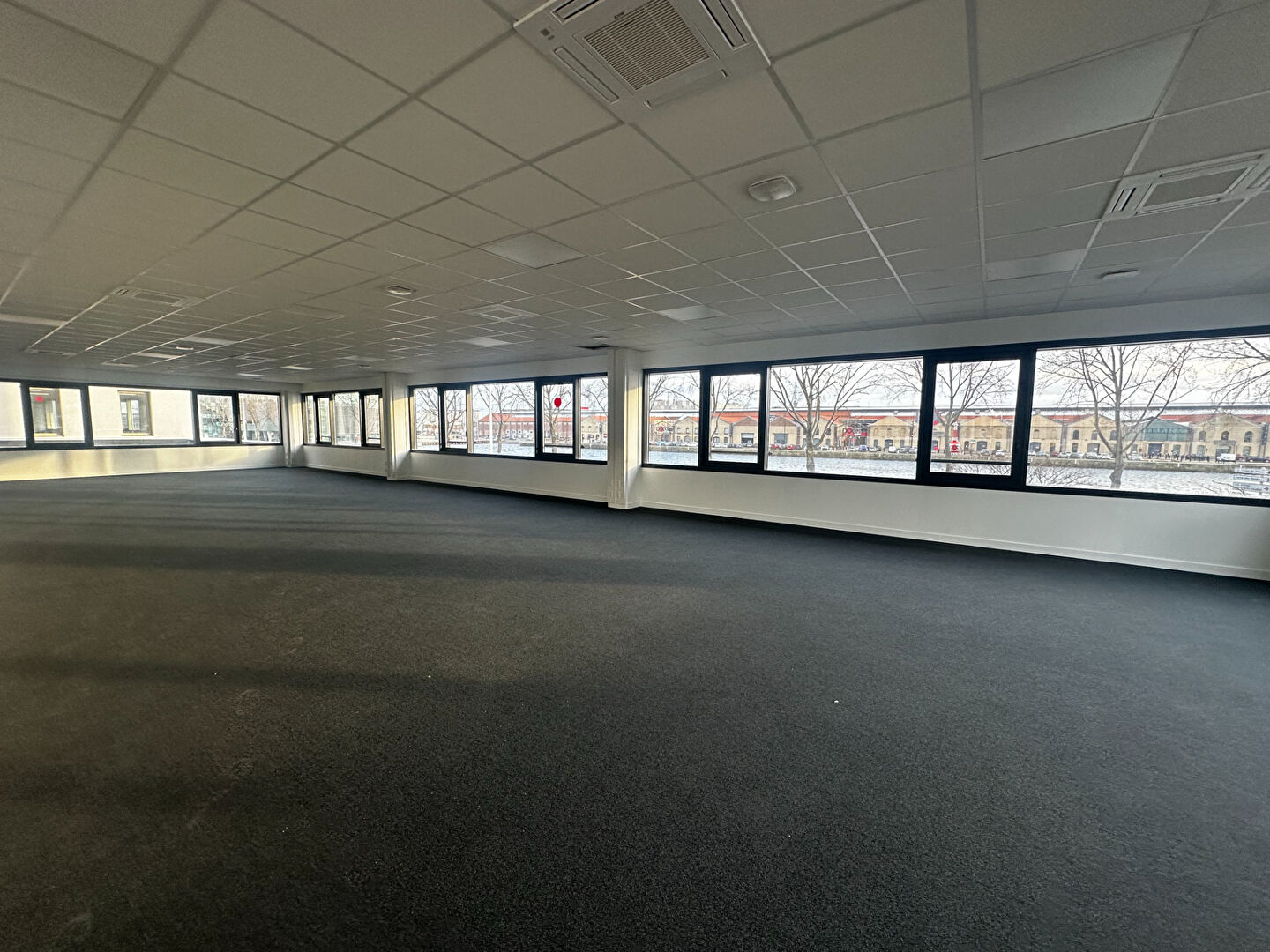 Progressia Immobilier - Bureaux 200m² en entrée de ville