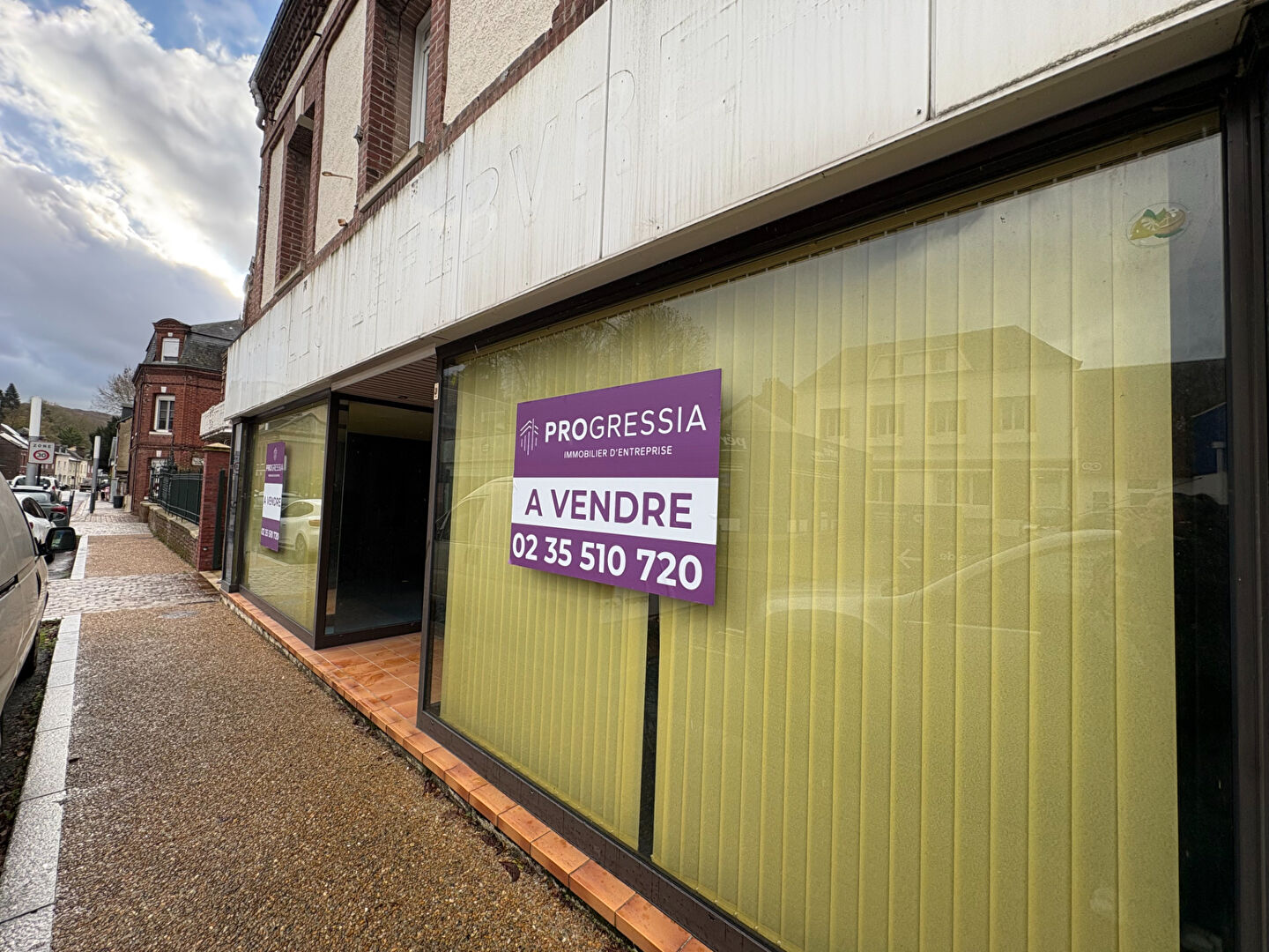 A VENDRE – Local commerciale de 487 m2 – Centre ville de Lillebonne