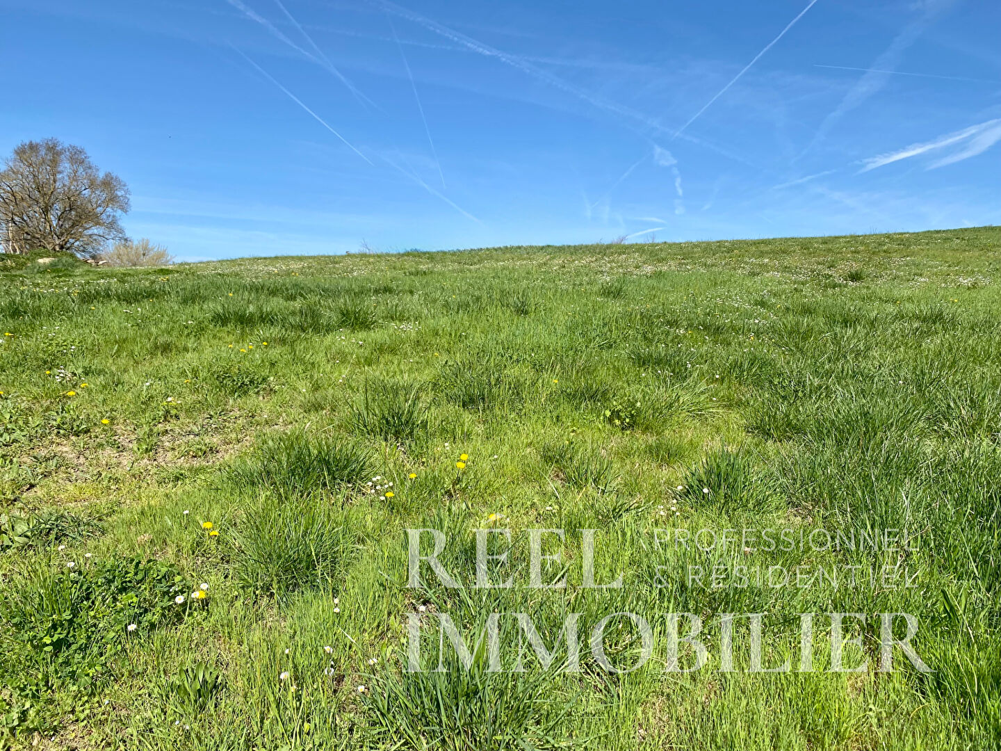 Terrain constructible d'environ 1400m2 à 5 minutes de l'isle jourdain