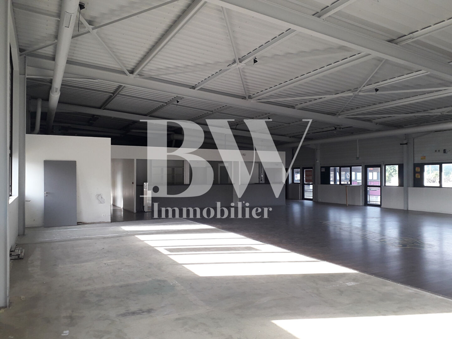Local commercial à vendre ? Jusqu'à 755 m² divisibles selon votre projet à Landerneau ? Réf. FM506