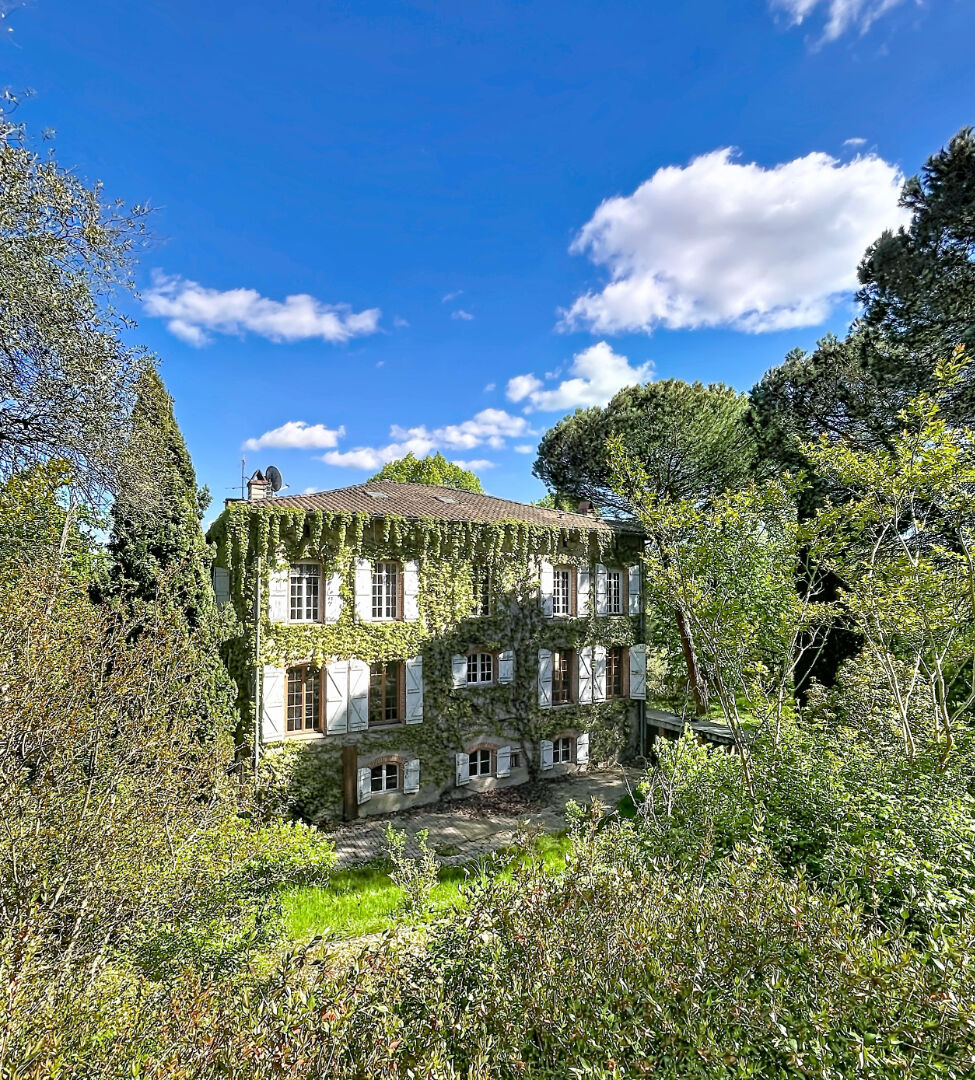 Maison Bourgeoise 15 pièces avec dépendances et piscine