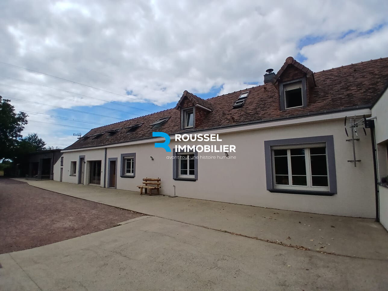 Magnifique propriété de caractère avec dépendances sur 28000 m² à Laigné Saint Gervais
