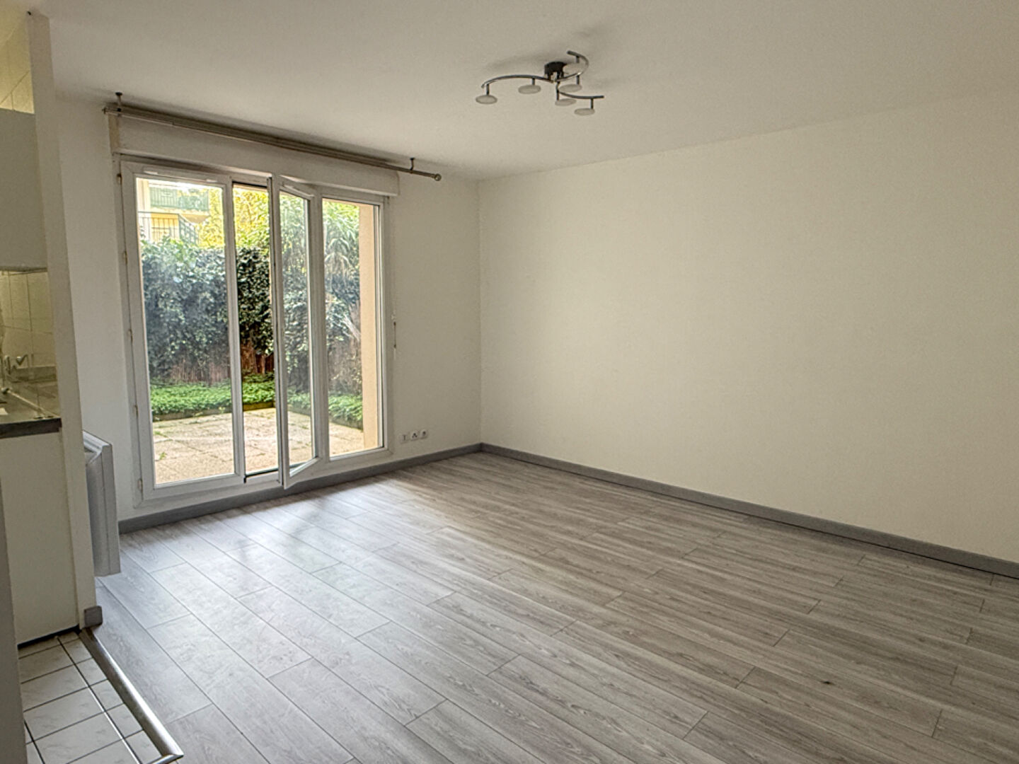 Agence immobilière de 
 SEGUR SOLUTIONS LA GARENNE - SEGUR SOLUTIONS 
