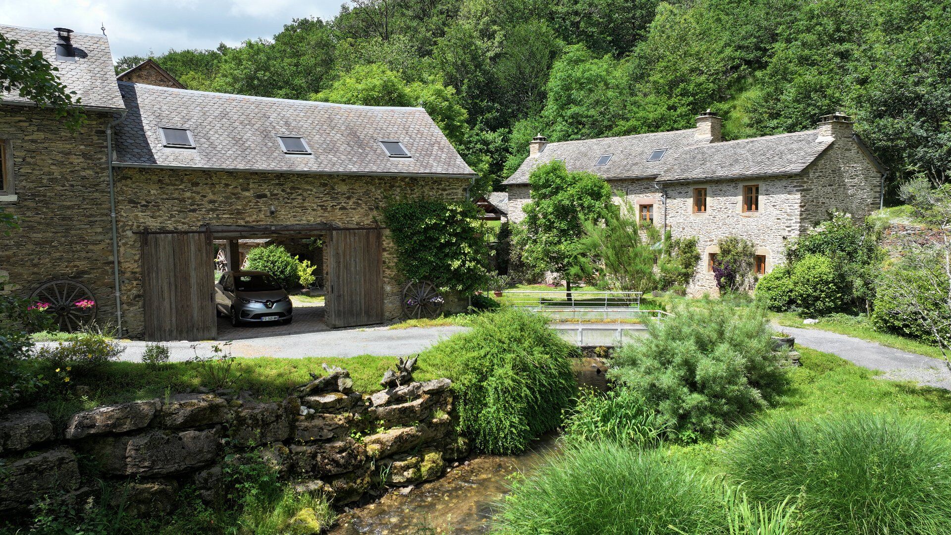 Ensemble de caractère : Ancien Moulin & Hameau Privé - LÉVÉZOU AVEYRON