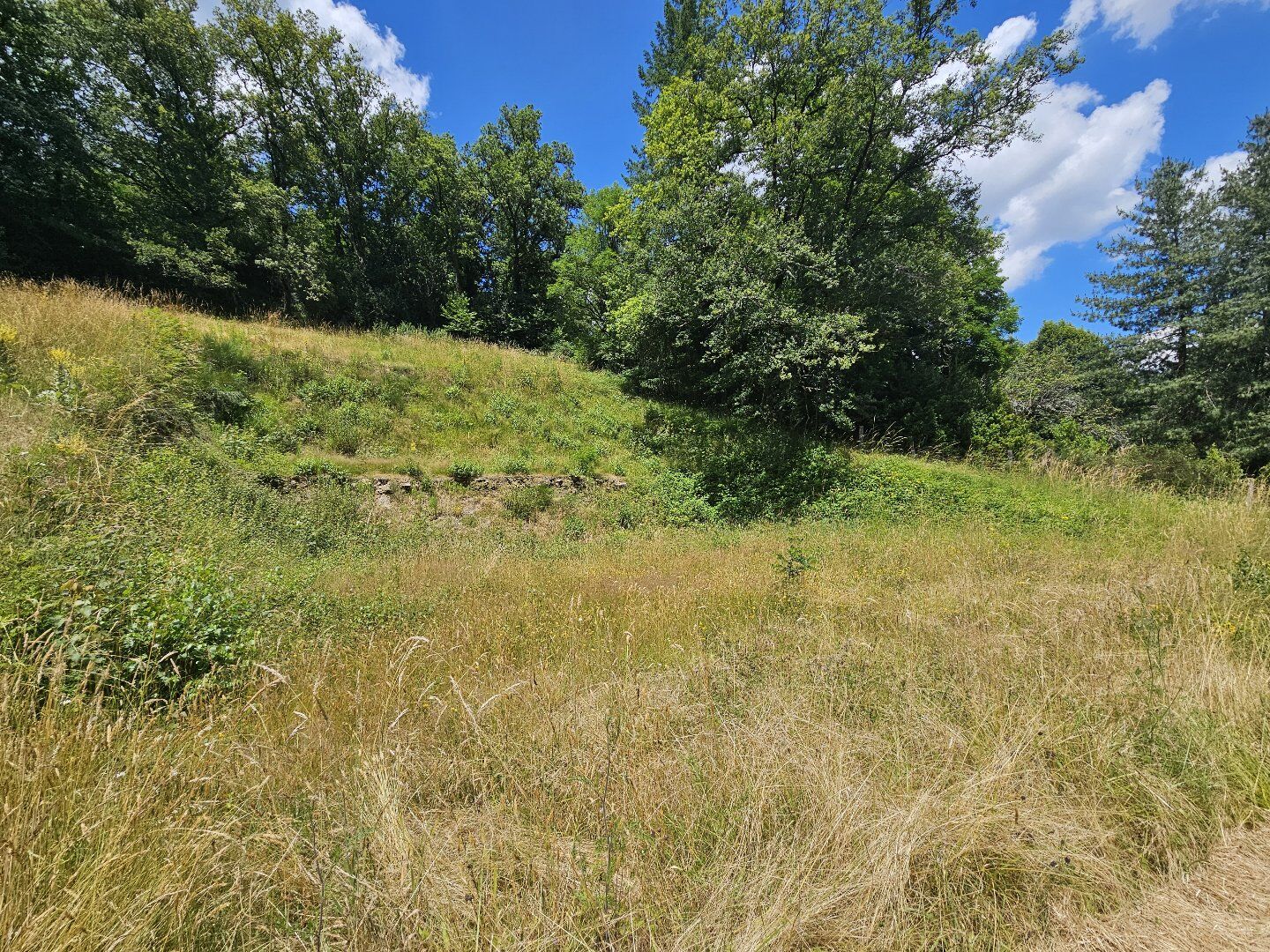 Terrain constructible dans un village historique
