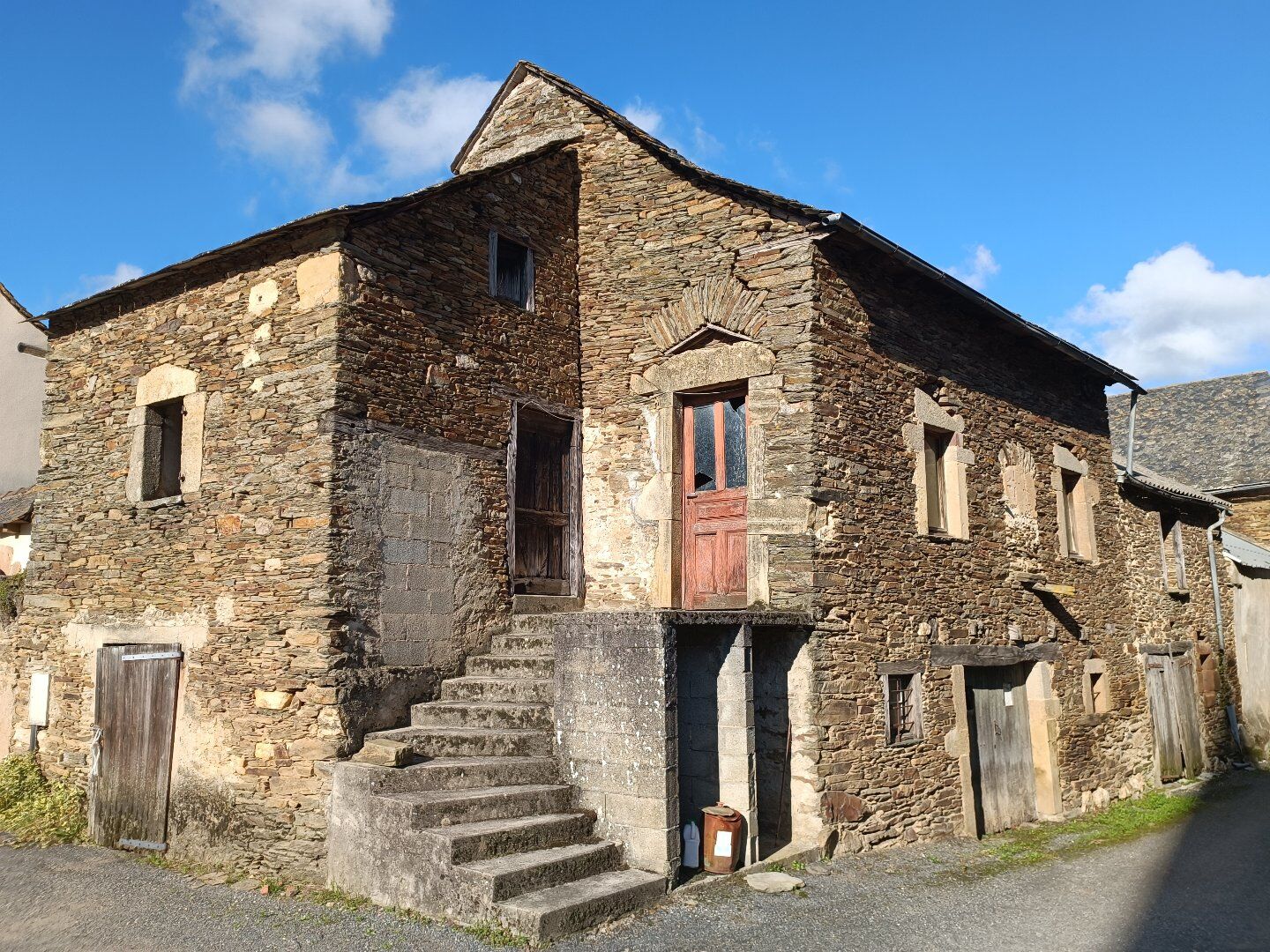 Maison à rénover + dépendances - Sainte Juliette sur Viaur