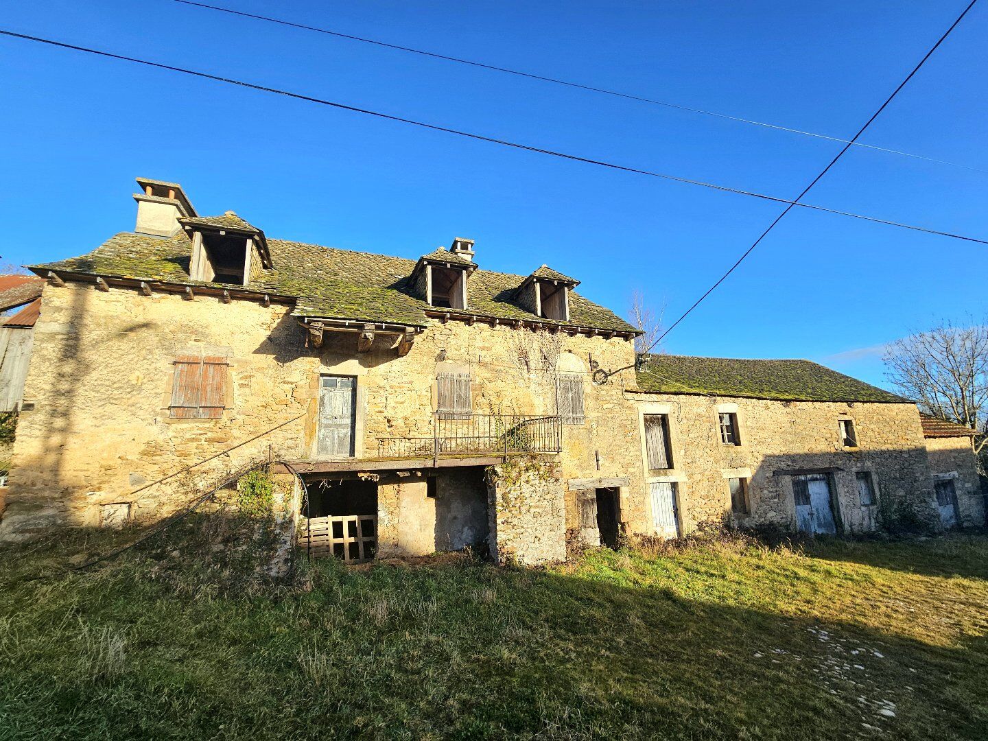 Corps de ferme à rénover avec son terrain d'environ 700m²