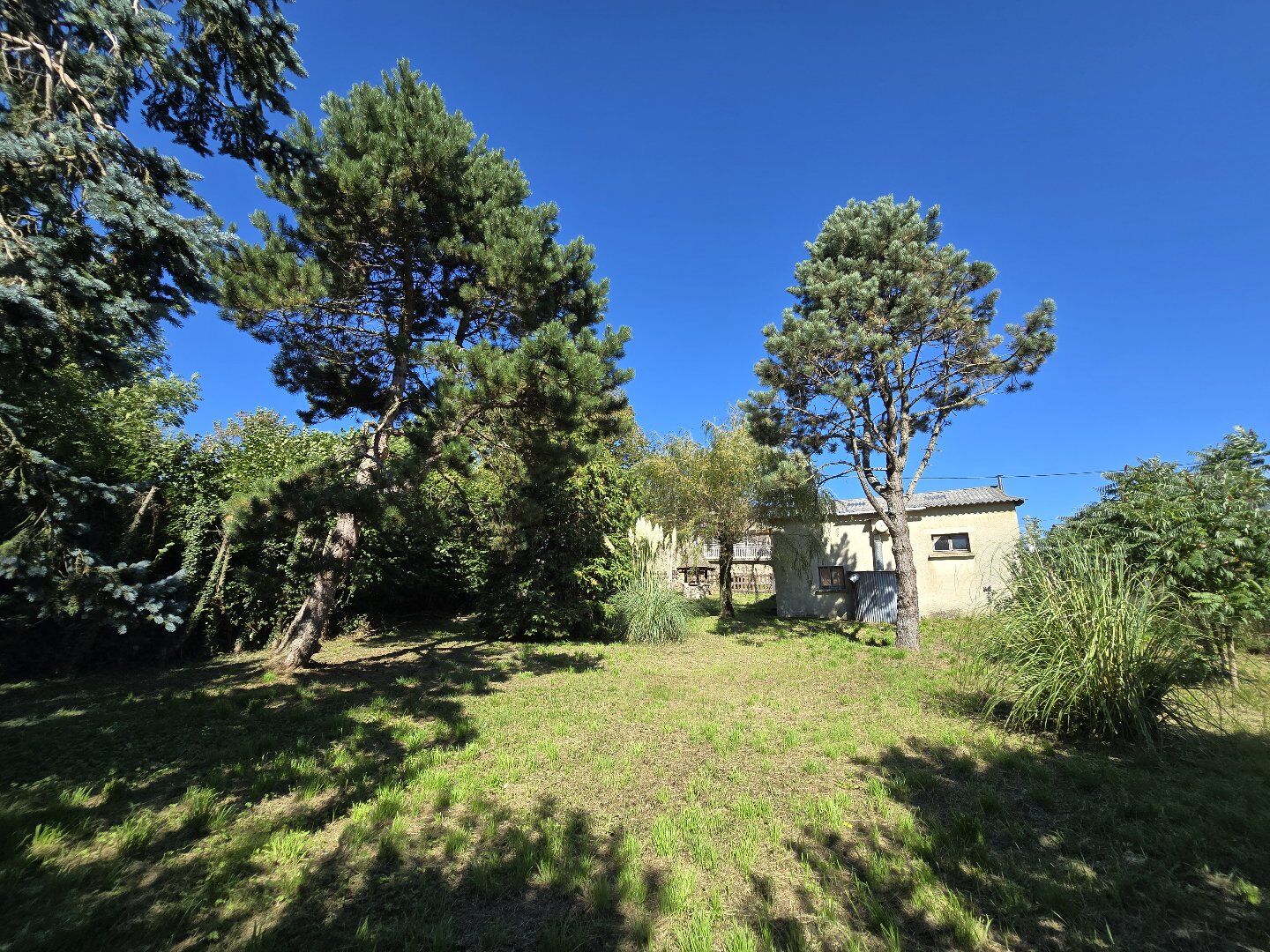 Atelier rénovable en habitation + Garage et terrain - Pont de Salars