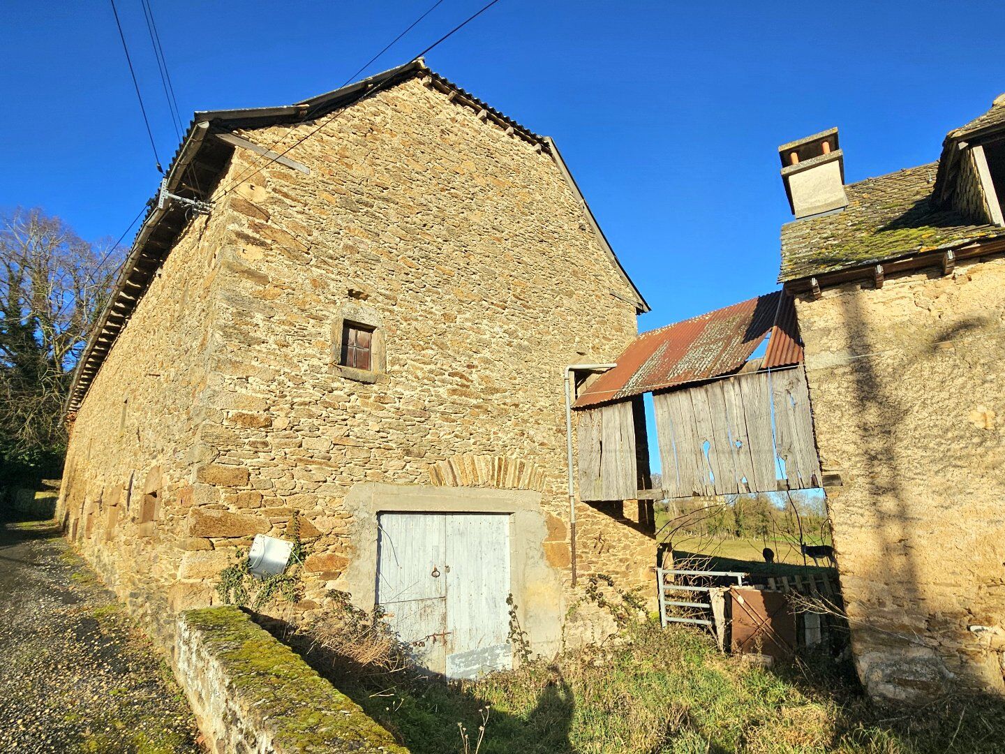 Grange à réhabiliter avec son terrain d'environ 700m²