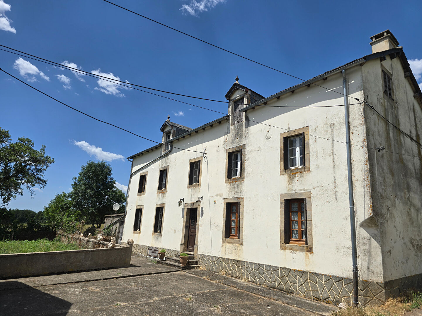 Corps de ferme avec maison, appartement et dépendances - Durenque