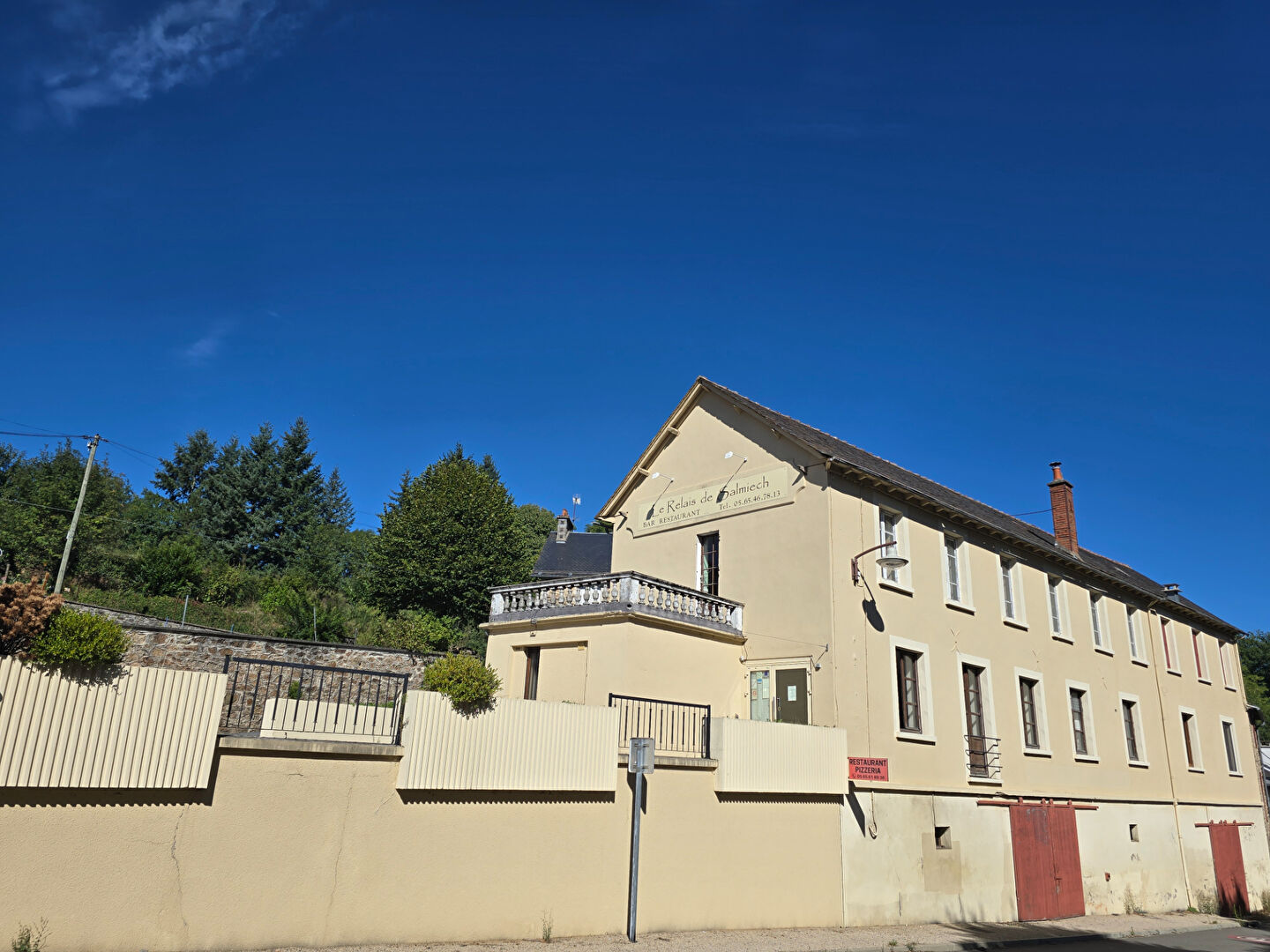 Immeuble de rapport avec 2 grands garages - Salmiech