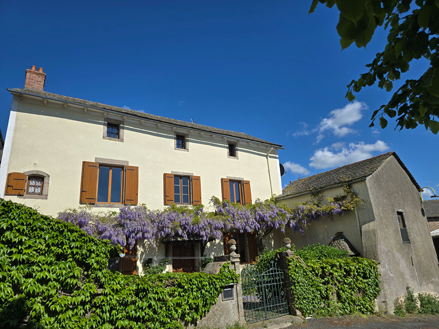 Maison de maître avec garage et dépendance - Arvieu