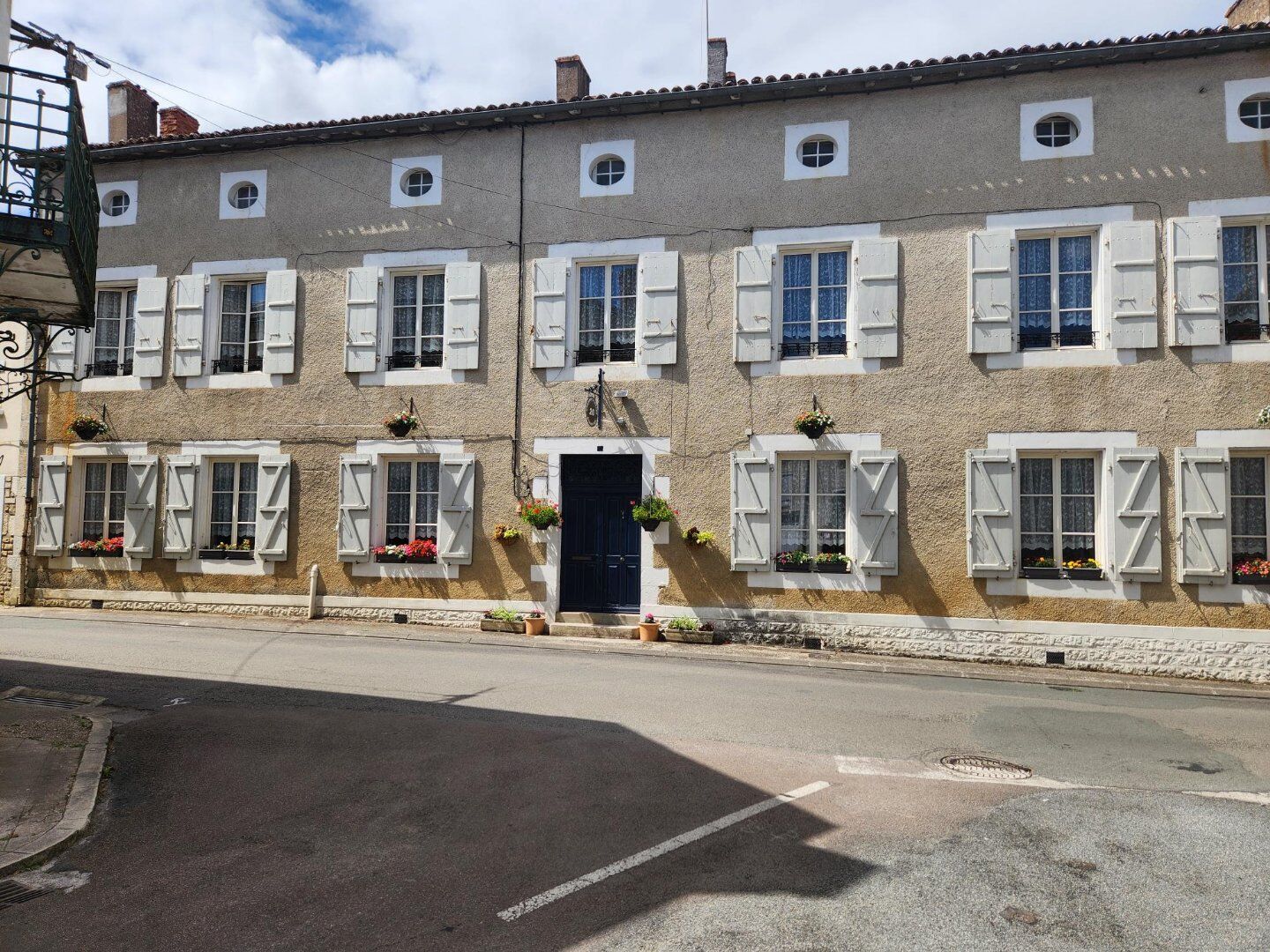 Champagne Mouton - Chambre d'hôtes avec jardin privé, piscine et parking