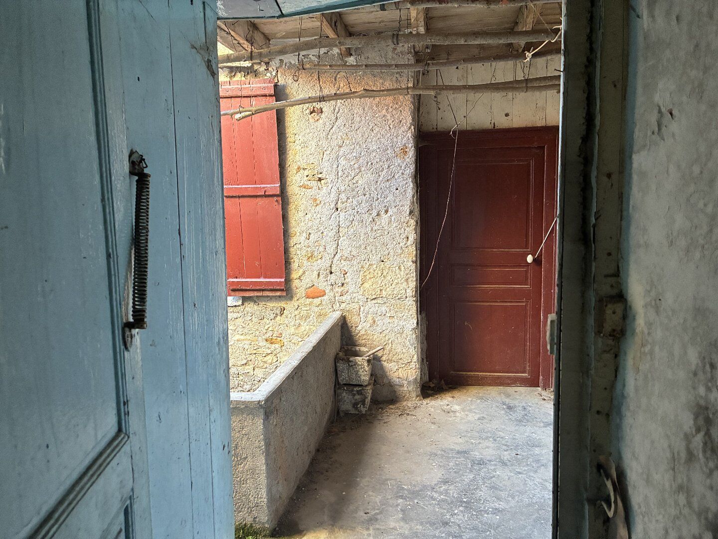 Ensemble de deux Maisons de village en pierres avec patio à rénover