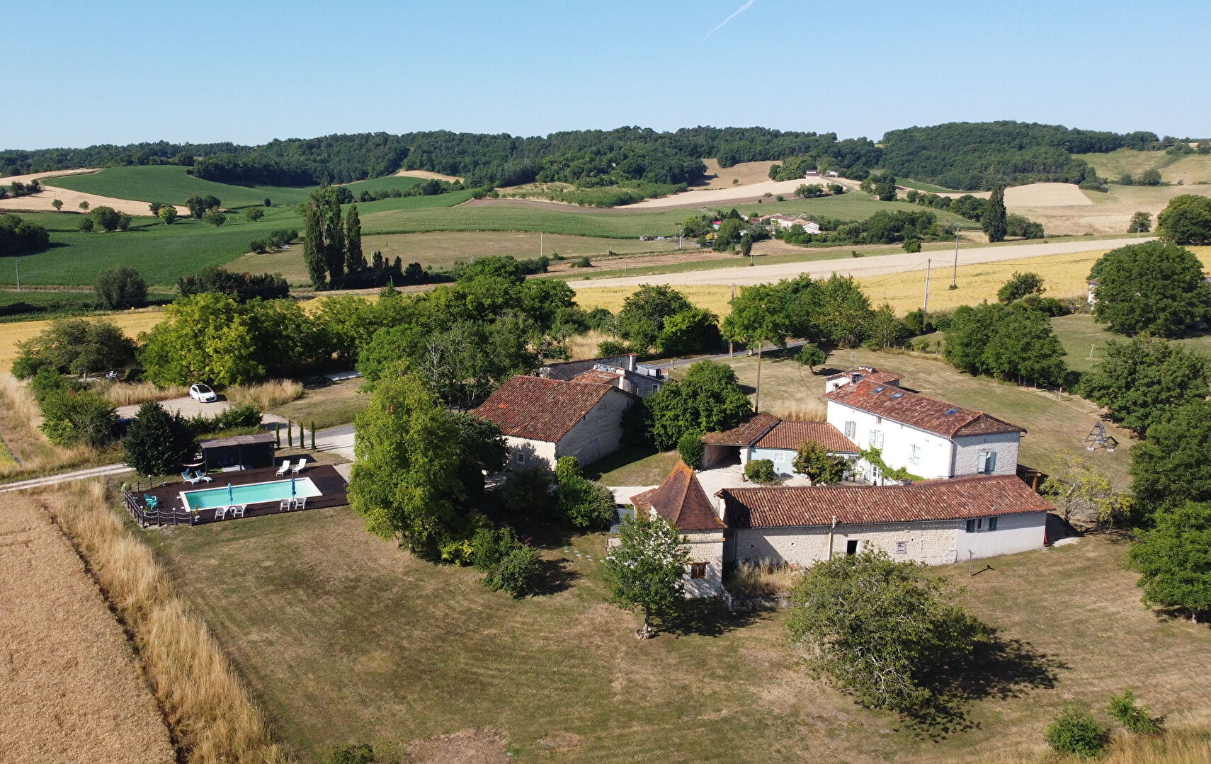 Maison familiale avec maison d'amis & piscine