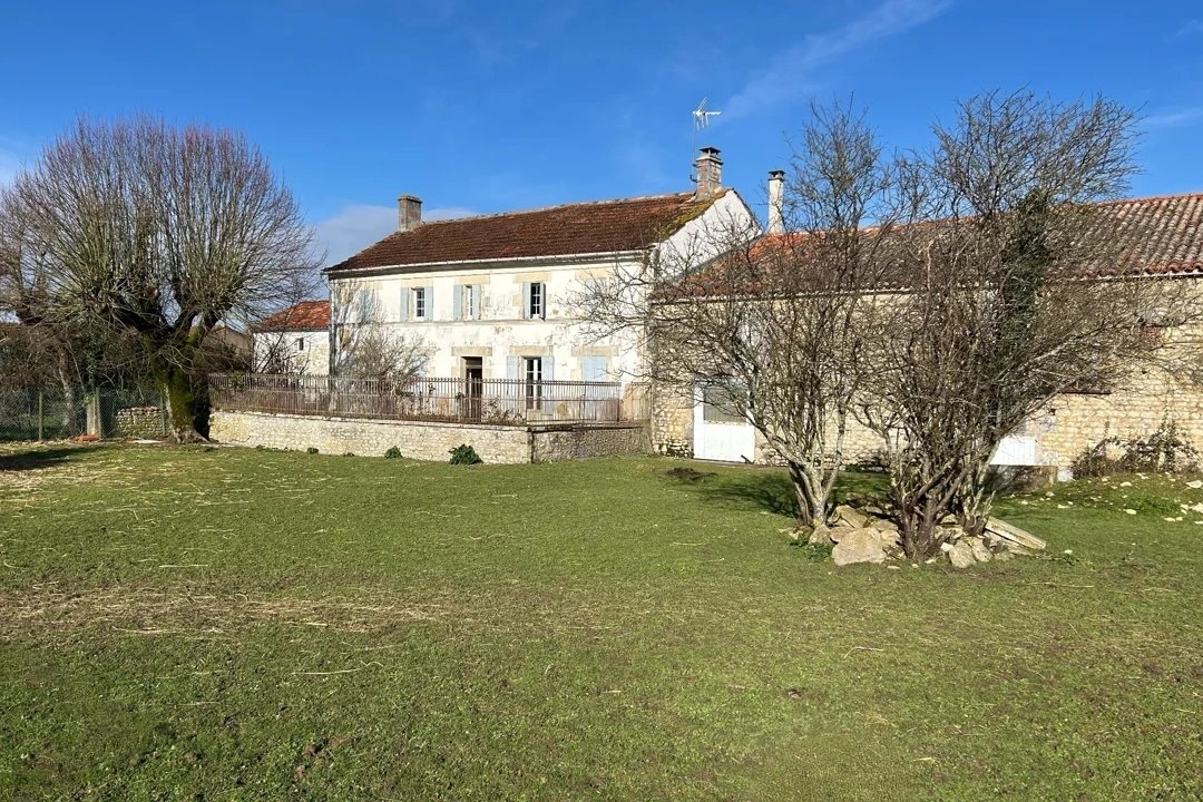Ancienne ferme avec possibilité de gîte