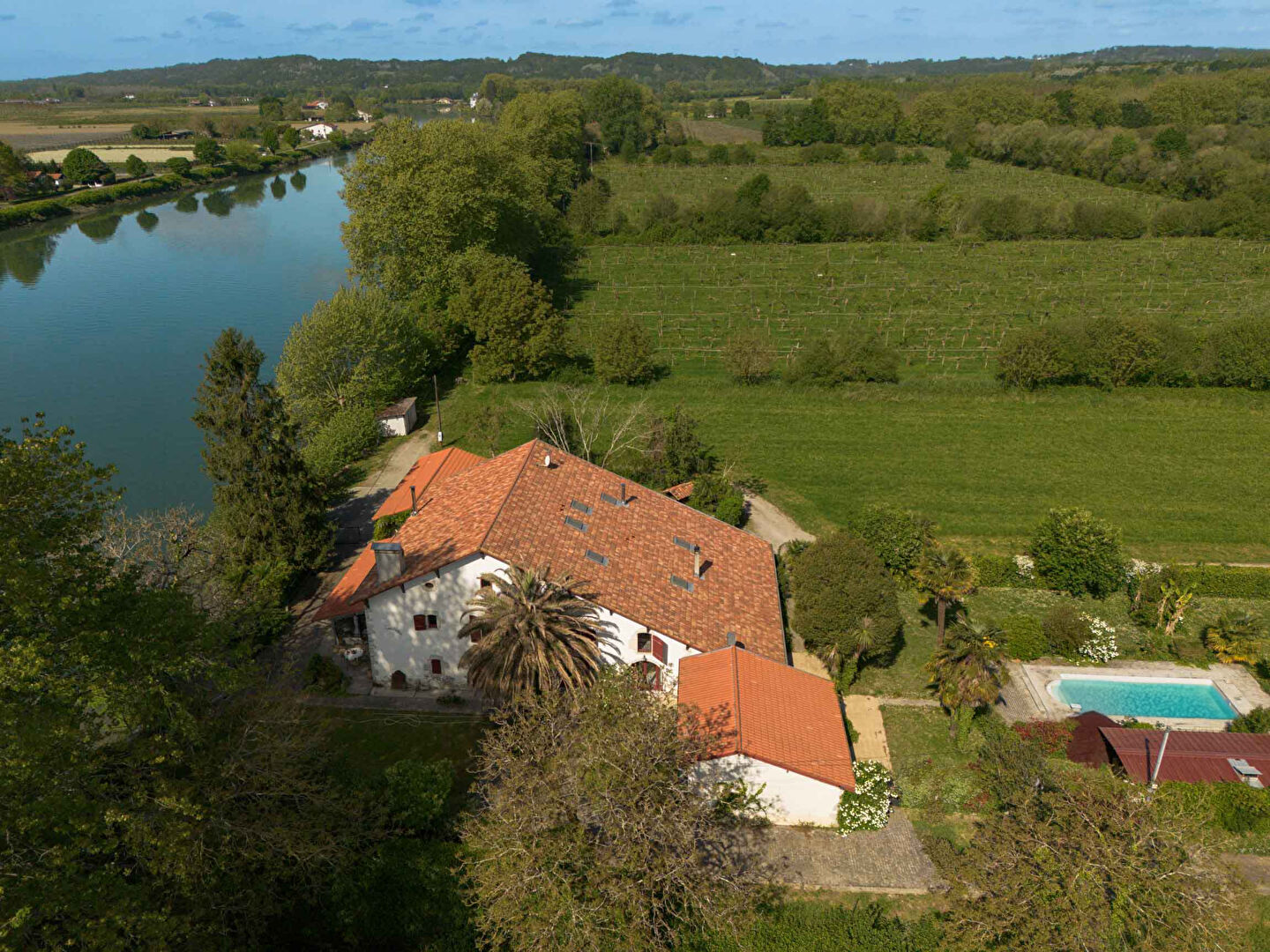 Sur les rives du Gave, 550 m² d'histoire réinventée, prêts à porter votre projet.