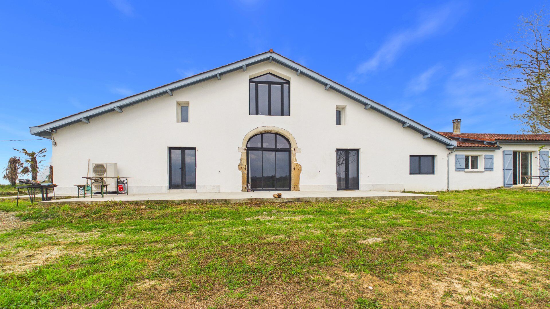 Corps de ferme rénové - Vue Pyrénées - 440 m² habitables - 7 200 m² de terrain