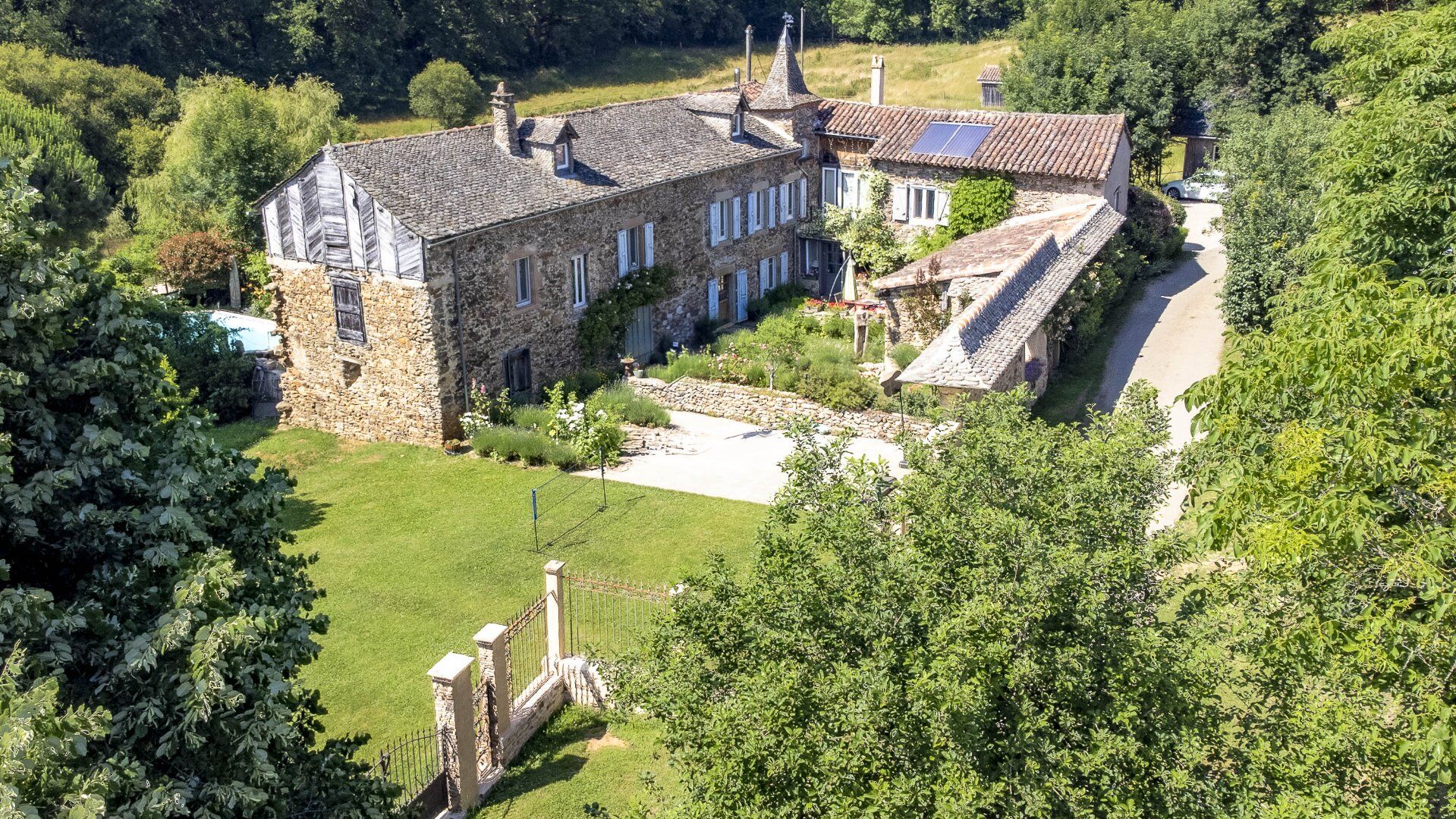Maison en pierres, 300m2, au calme, commerces à pied/velo, 2ha, 30 min. d'Albi