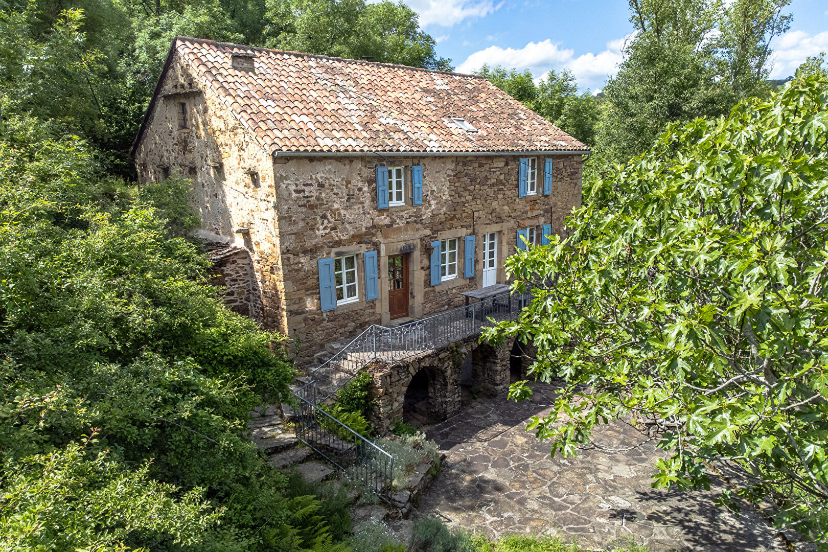 Charmante maison en pierre - vue exceptionnelle sur la vallée du Tarn
