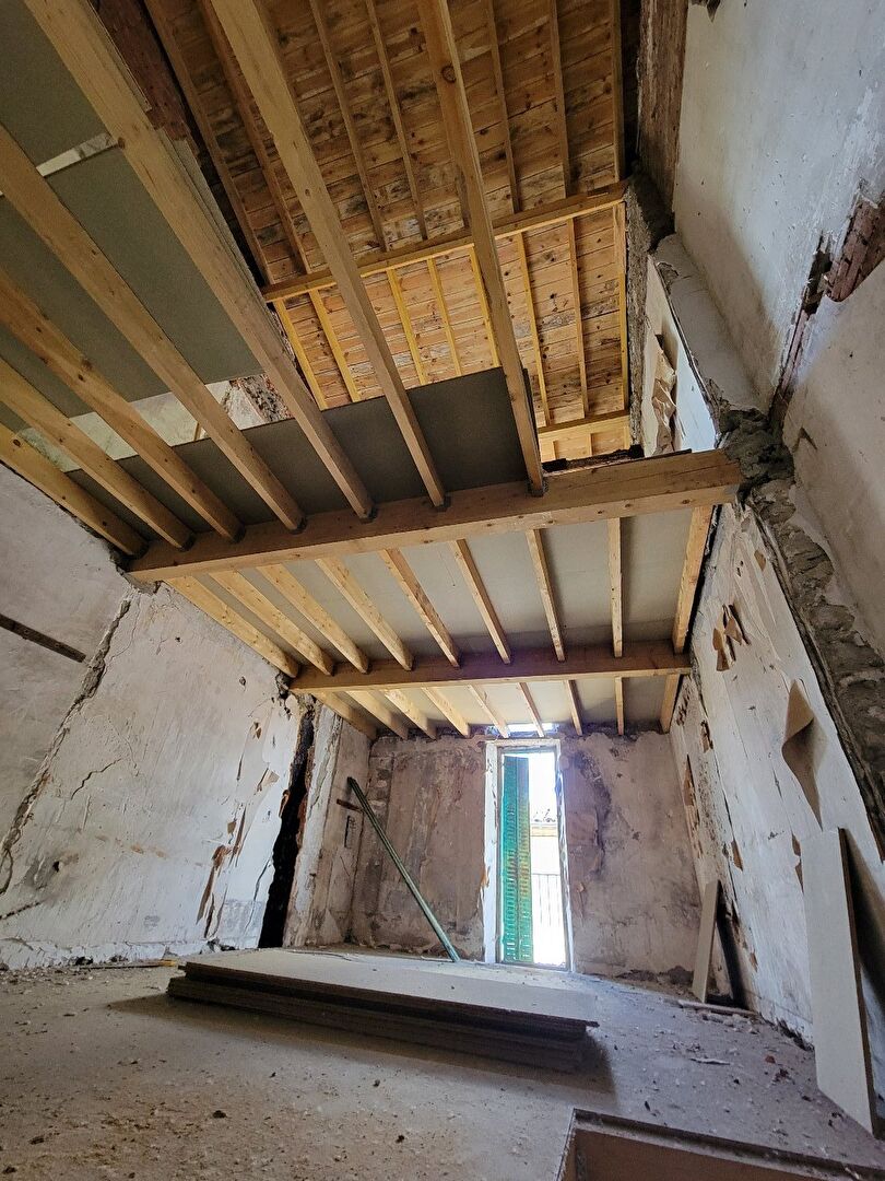 Maison de ville de 95 m² en R+2 à rénover