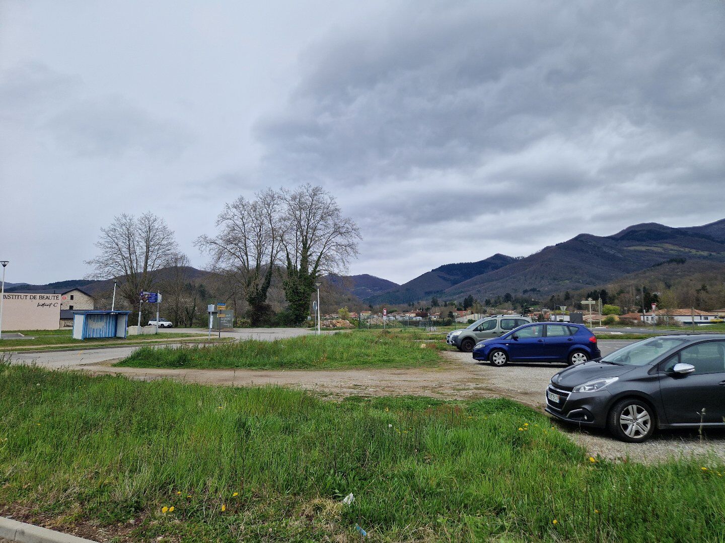 Terrain constructible en zone commerciale