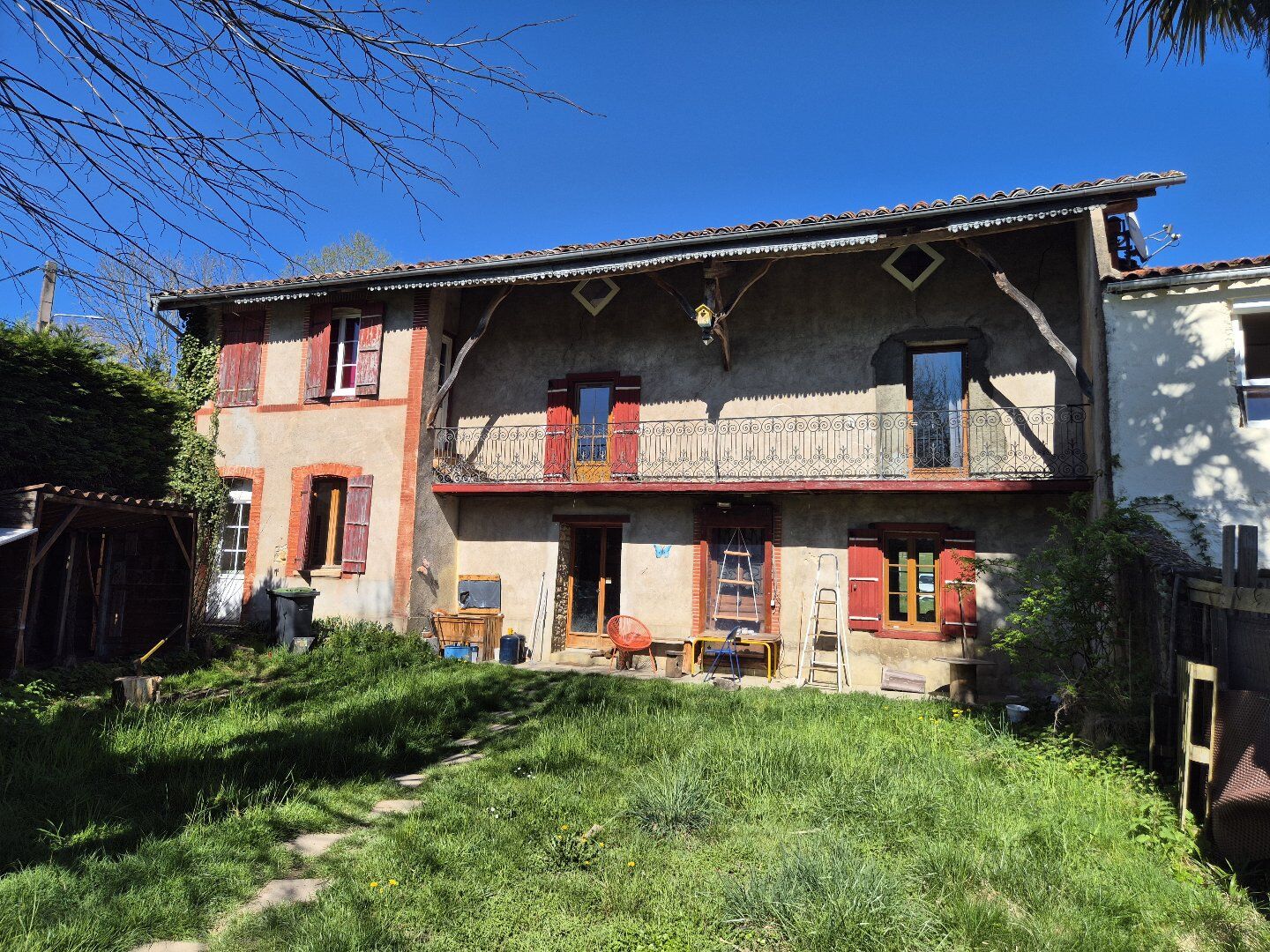 Propriété de 2 maisons sur terrain de 5817 m²