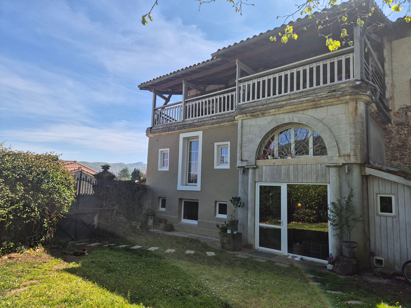 Maison de caractère T8 de 211 m² sur terrain de 948 m² avec piscine