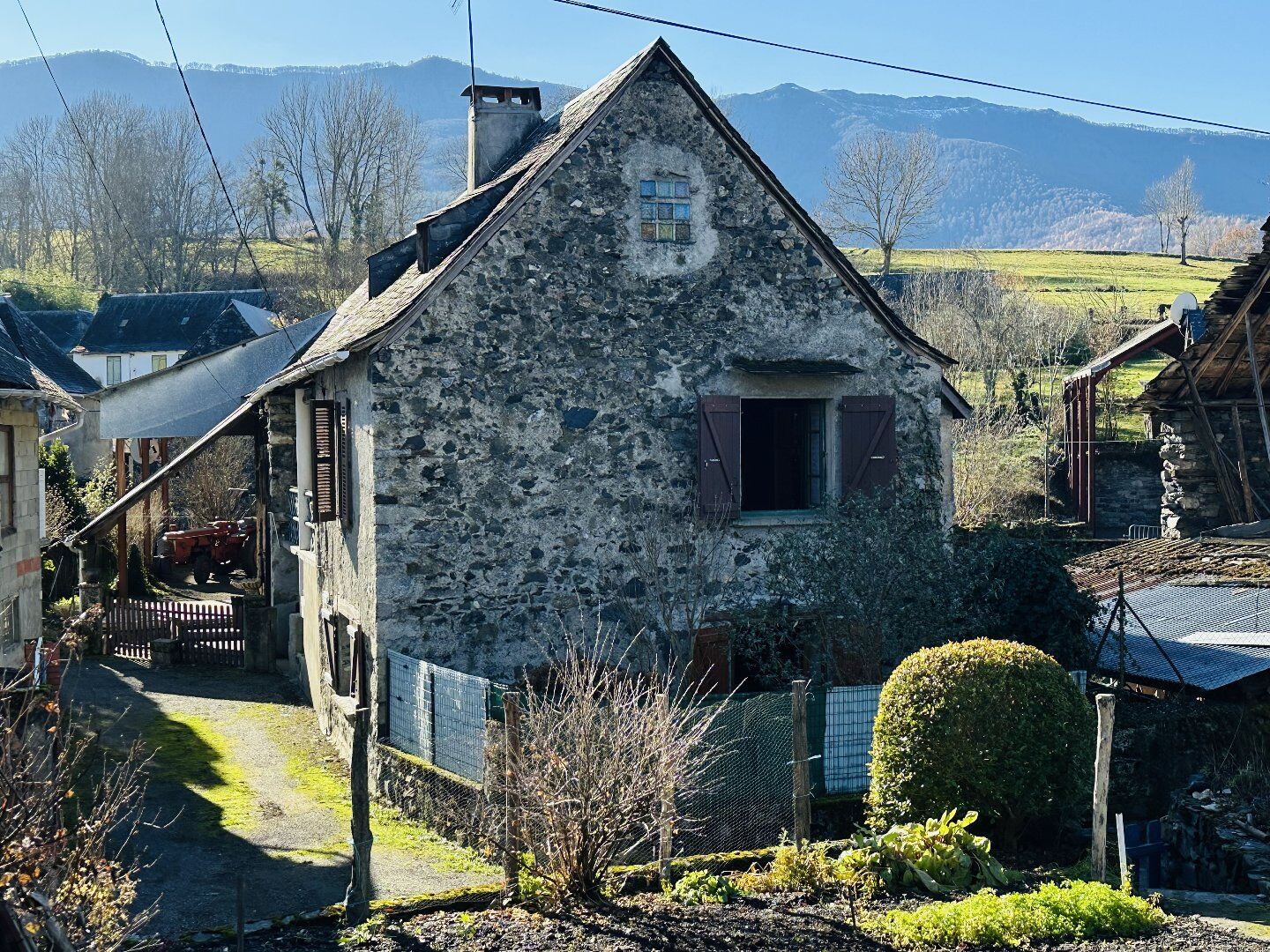 Maison de village avec Dépendances 09800 Villeneuve