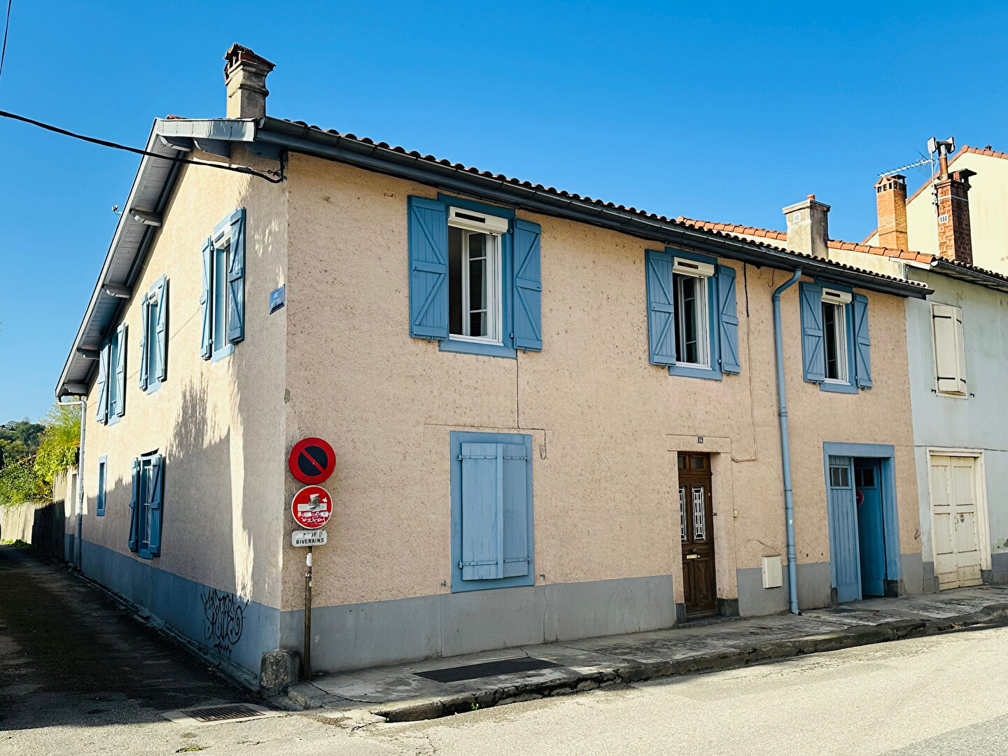 Grande maison avec jardin arboré centre ville Saint Girons