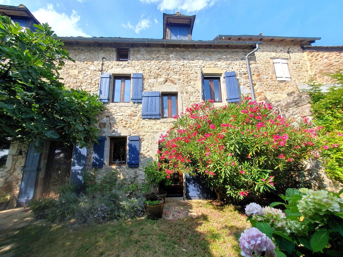 Ensemble de charme avec gîte.
