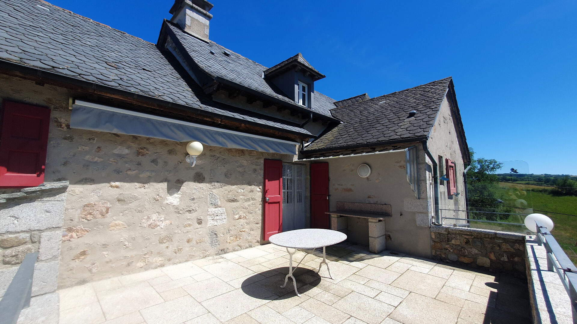 LUNAC Propriété de caractère en pierre rénovée ?220 m² habitables Dépendances Spa Terrain 1 805 m²