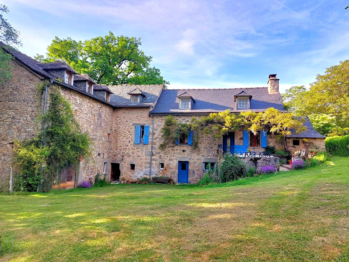 Grande propriété avec gîte spacieux, au calme