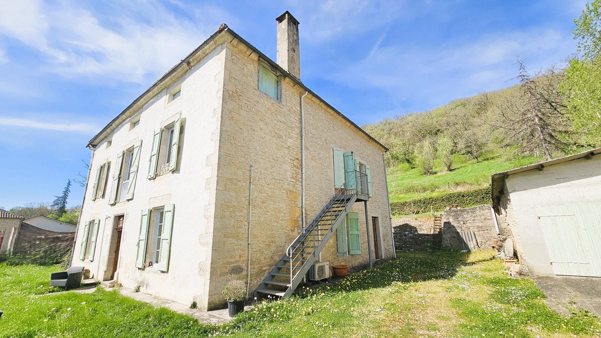 Maison de charme spacieuse dans village médiéval Caylus