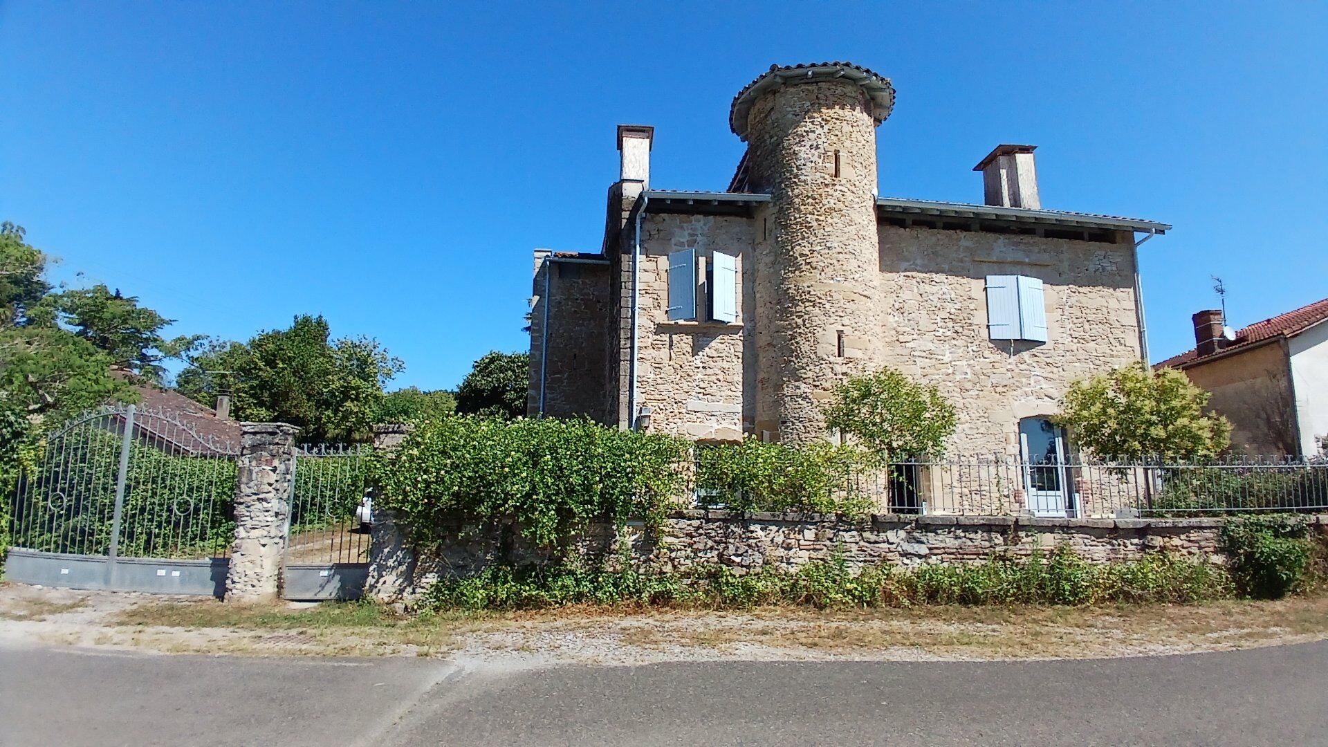 Héritage et élégance : propriété fortifiée au coeur des Landes