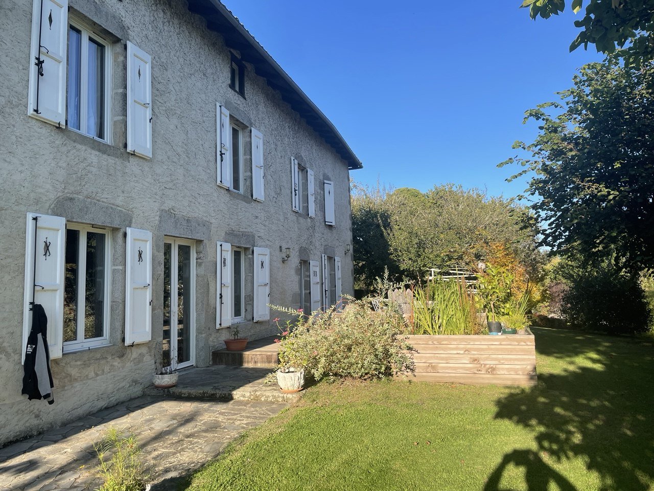 Charme authentique et rénovation contemporaine