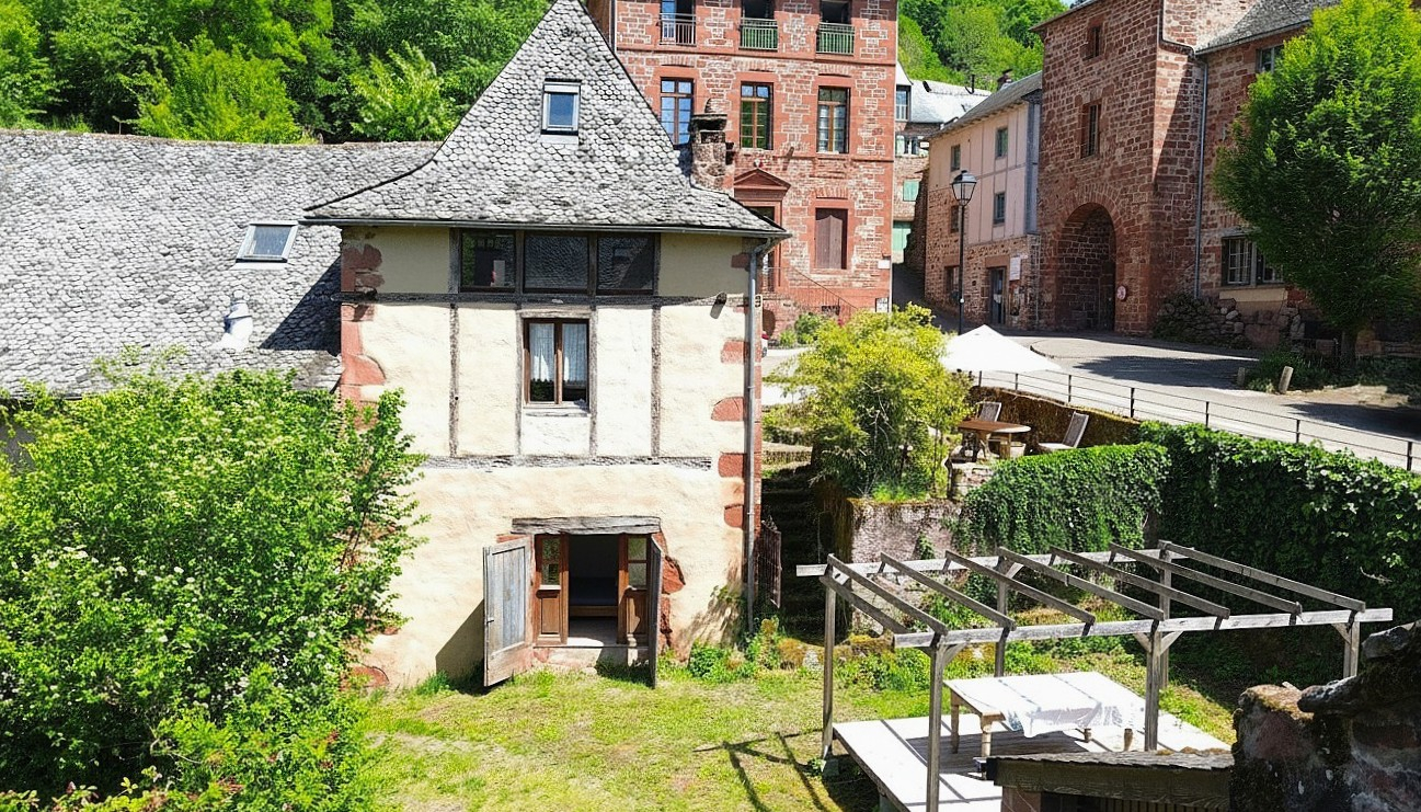 Maison Villecomtal 5 pièces 150 m2 + 76m² aménageable sur 585 m² de terrain