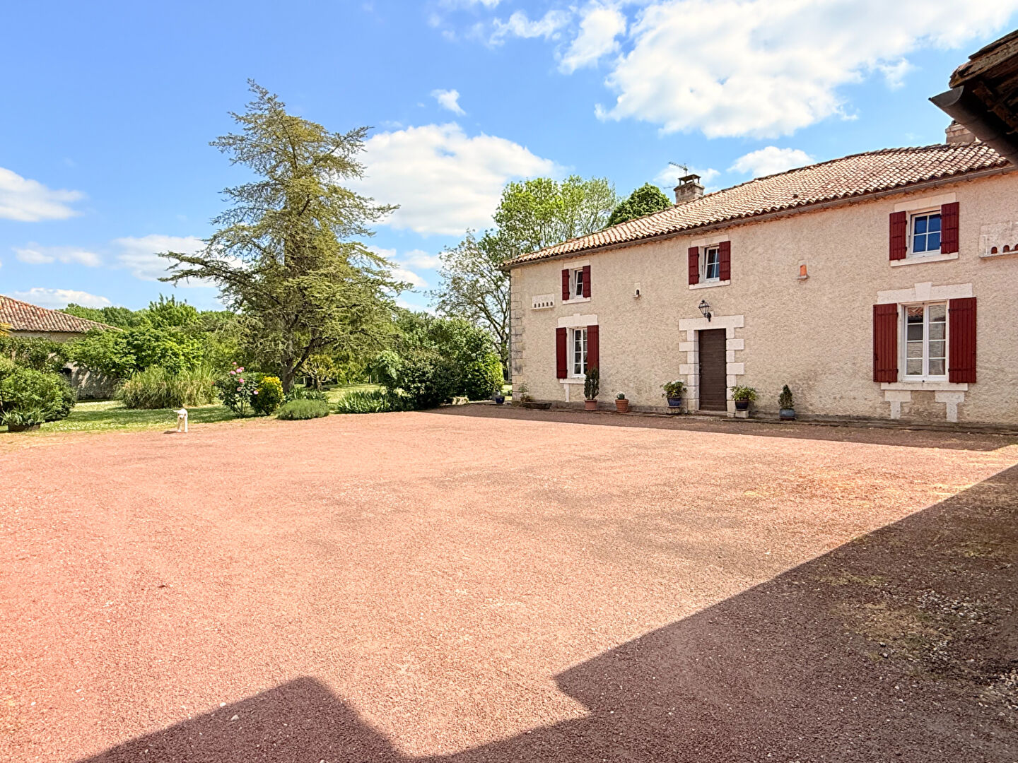Agence immobilière de SELECTION HABITAT MONTMOREAU